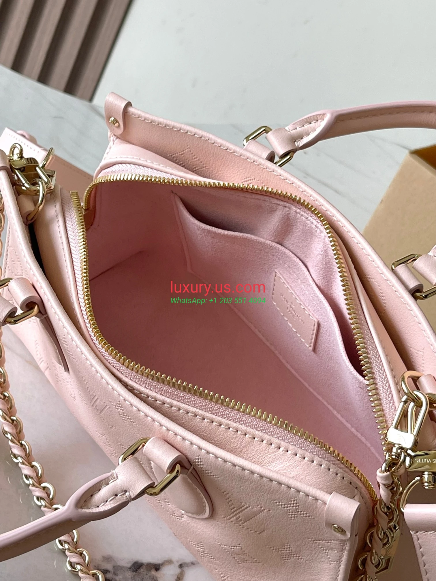 LOUISVUITTON OnTheGo M11274 Pink 25x13x10 cm Pink - Replica Bag high-quality replicas, exquisite design, perfect details. LOUISVUITTON OnTheGo M11274 Pink 25x13x10 cm Pink - Replica Bag high-quality replicas, exquisite design, perfect details.
