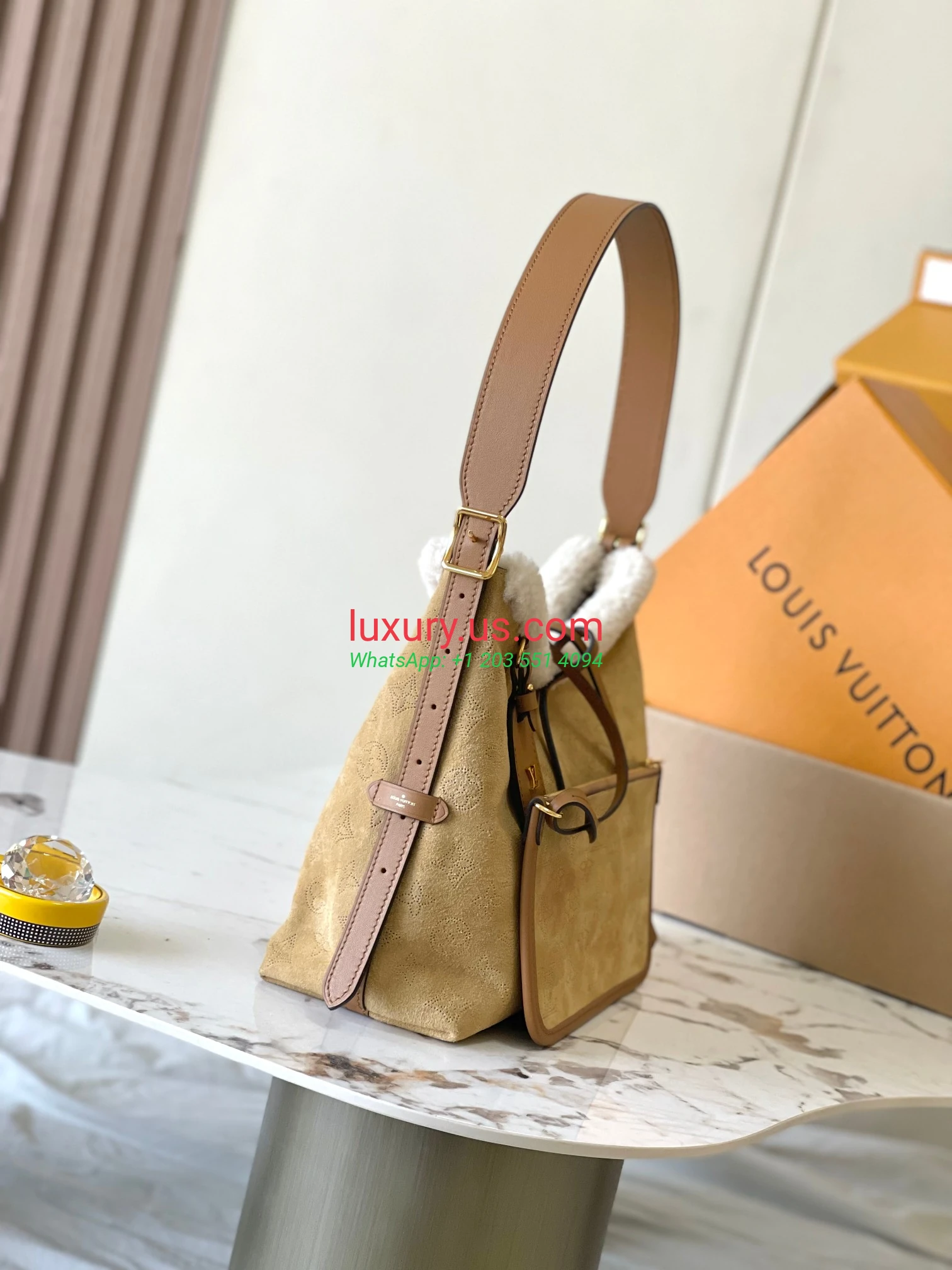 LOUISVUITTON CarryAll M11843 24x12x29 cm Almond - Replica Bag high-quality replicas, exquisite design, perfect details. LOUISVUITTON CarryAll M11843 24x12x29 cm Almond - Replica Bag high-quality replicas, exquisite design, perfect details.