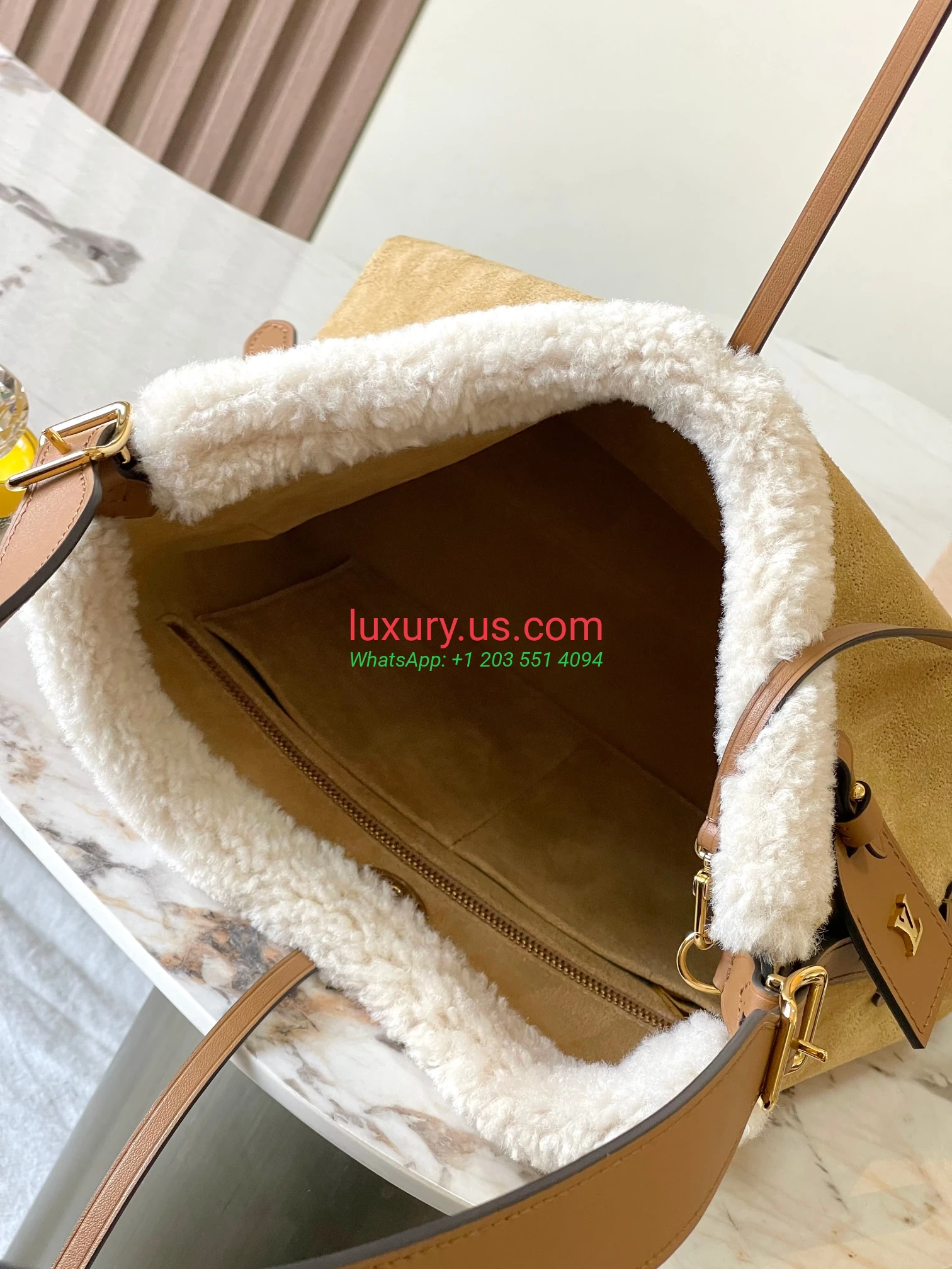 LOUISVUITTON CarryAll M11843 24x12x29 cm Almond - Replica Bag high-quality replicas, exquisite design, perfect details. LOUISVUITTON CarryAll M11843 24x12x29 cm Almond - Replica Bag high-quality replicas, exquisite design, perfect details.