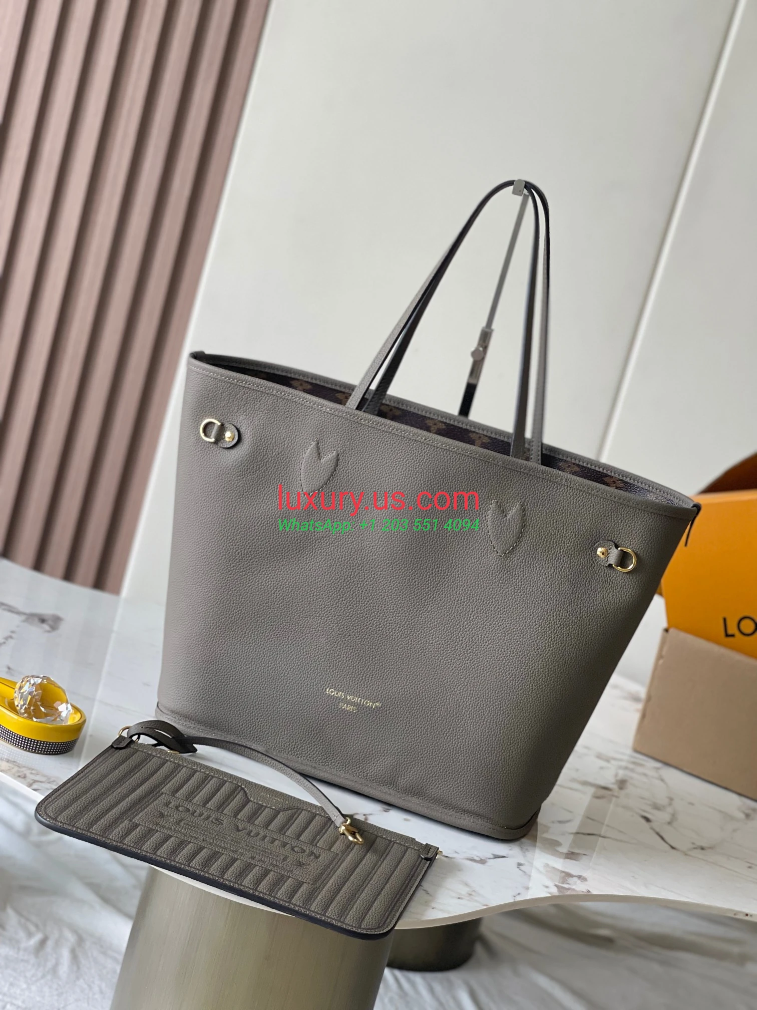 LOUISVUITTON Neverfull M12063 31x28x14 cm elephant gray - Replica Bag high-quality replicas, exquisite design, perfect details. LOUISVUITTON Neverfull M12063 31x28x14 cm elephant gray - Replica Bag high-quality replicas, exquisite design, perfect details.