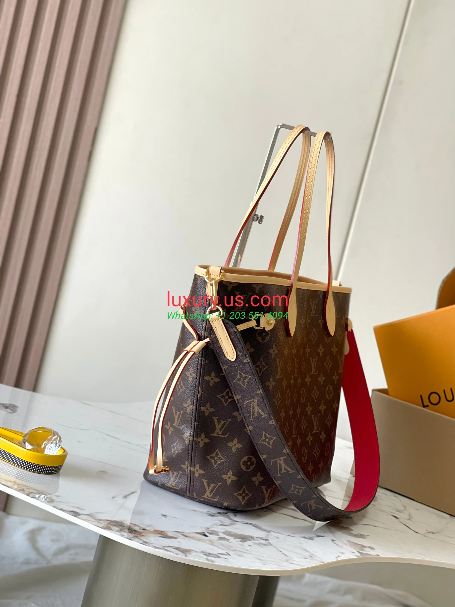 LOUISVUITTON Neverfull M12096 31x28x14 cm Dynamic Red and White - Replica Bag high-quality replicas, exquisite design, perfect details. LOUISVUITTON Neverfull M12096 31x28x14 cm Dynamic Red and White - Replica Bag high-quality replicas, exquisite design, perfect details.