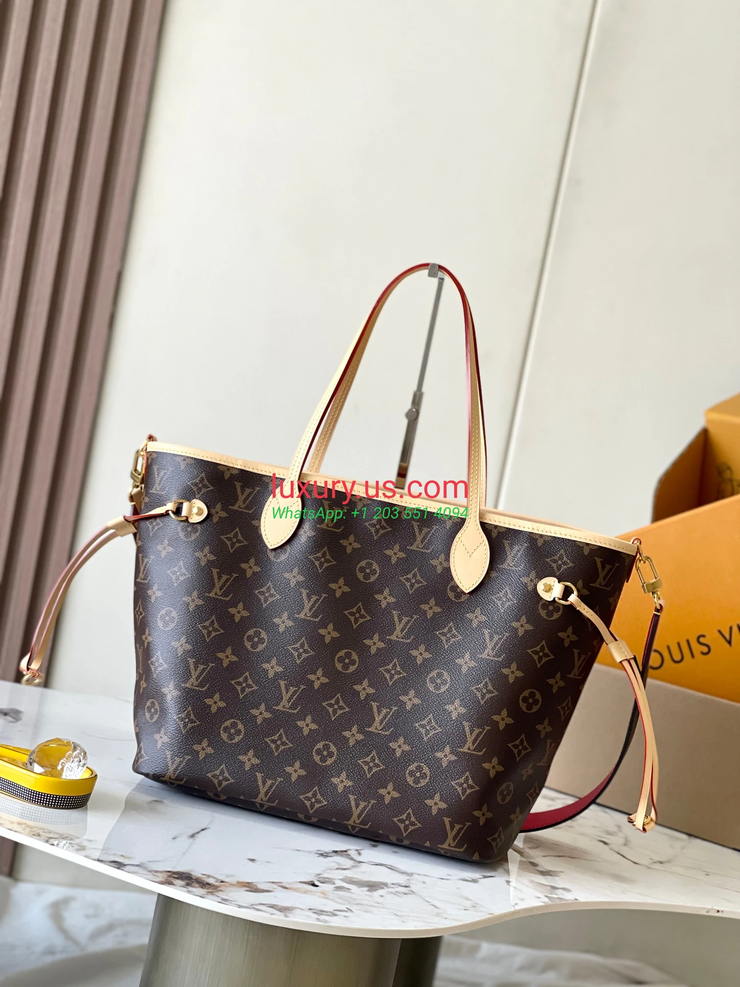 LOUISVUITTON Neverfull M12096 31x28x14 cm Dynamic Red and White - Replica Bag high-quality replicas, exquisite design, perfect details. LOUISVUITTON Neverfull M12096 31x28x14 cm Dynamic Red and White - Replica Bag high-quality replicas, exquisite design, perfect details.