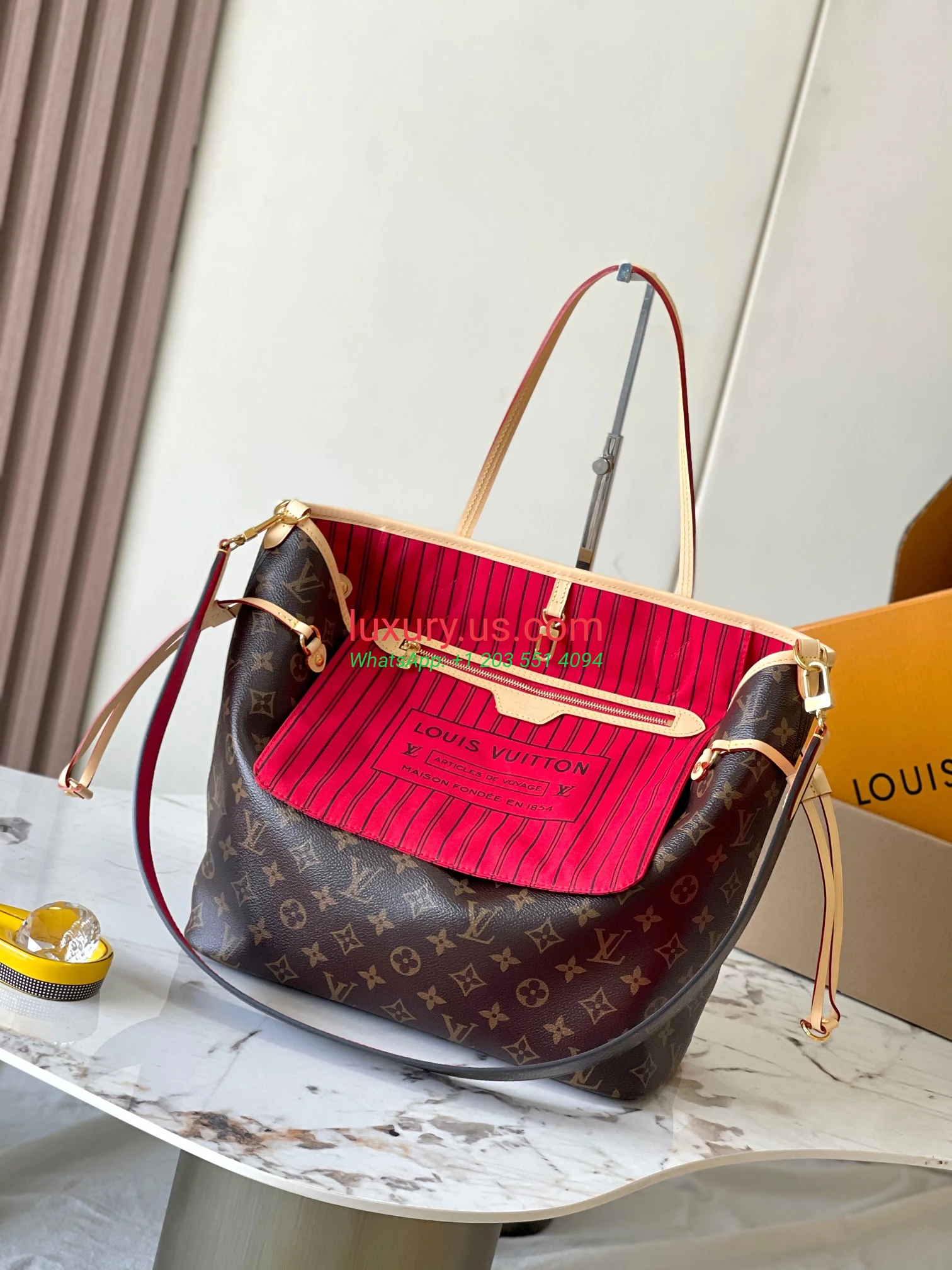 LOUISVUITTON Neverfull M12096 31x28x14 cm Dynamic Red and White - Replica Bag high-quality replicas, exquisite design, perfect details. LOUISVUITTON Neverfull M12096 31x28x14 cm Dynamic Red and White - Replica Bag high-quality replicas, exquisite design, perfect details.