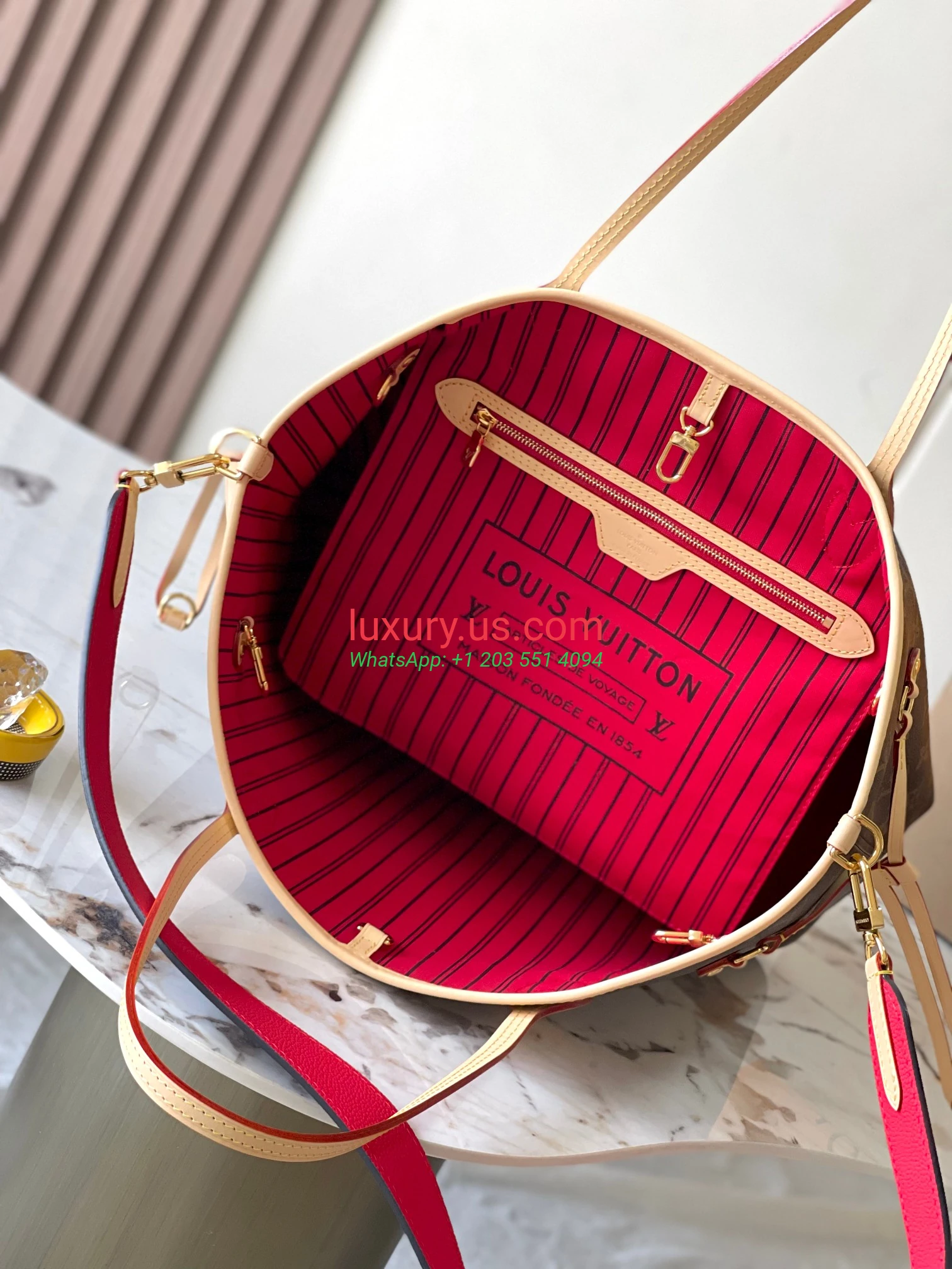 LOUISVUITTON Neverfull M12096 31x28x14 cm Dynamic Red and White - Replica Bag high-quality replicas, exquisite design, perfect details. LOUISVUITTON Neverfull M12096 31x28x14 cm Dynamic Red and White - Replica Bag high-quality replicas, exquisite design, perfect details.