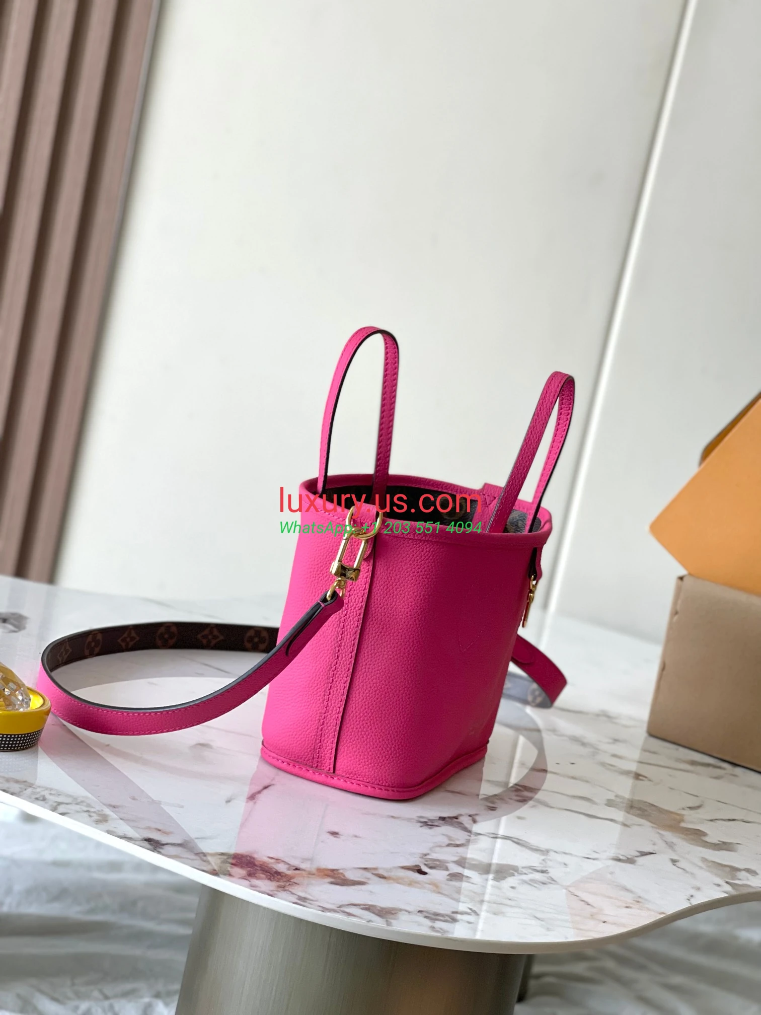LOUISVUITTON Neverfull M12106 24x14x9 cm rose red - Replica Bag high-quality replicas, exquisite design, perfect details. LOUISVUITTON Neverfull M12106 24x14x9 cm rose red - Replica Bag high-quality replicas, exquisite design, perfect details.