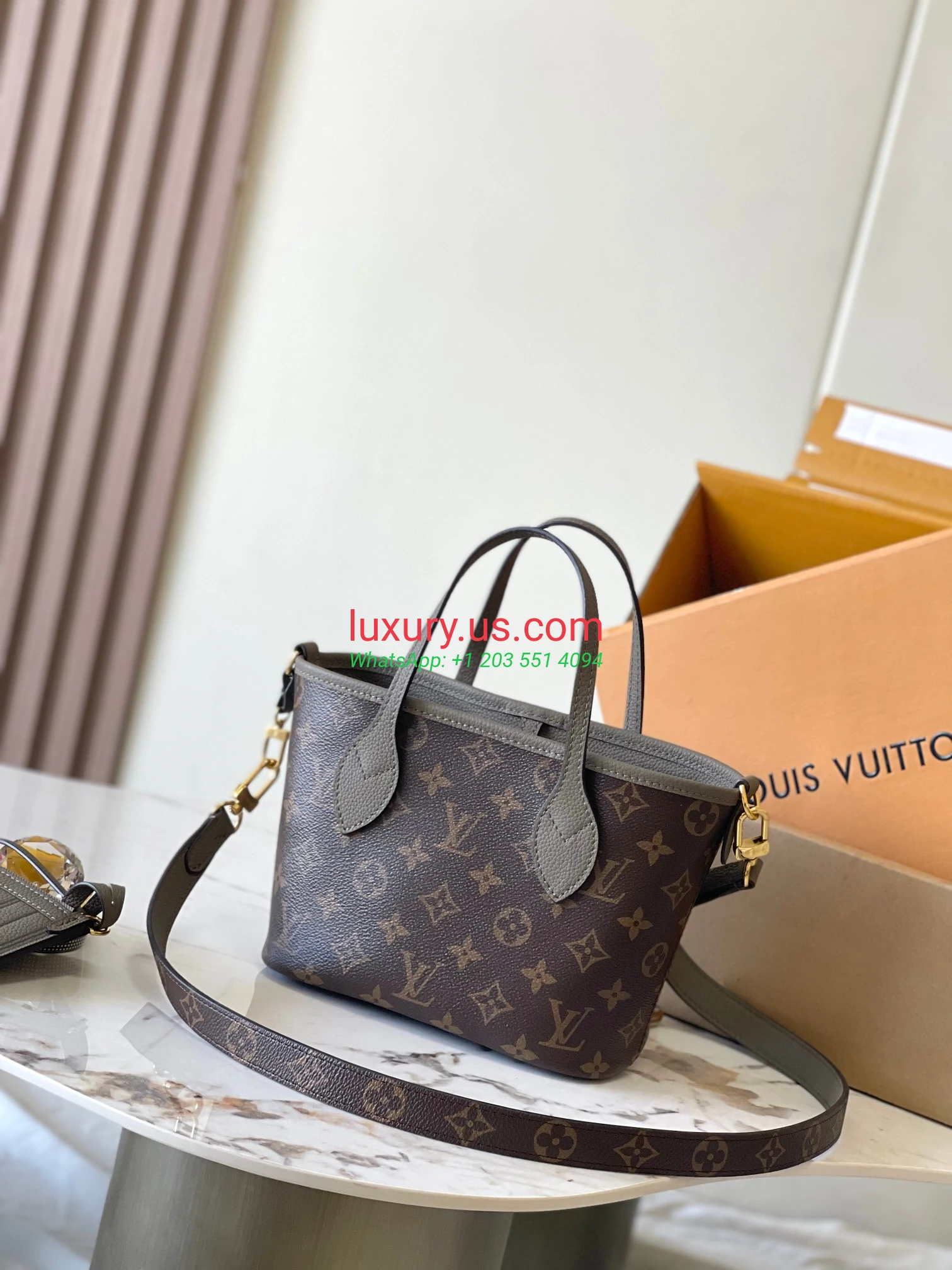 LOUISVUITTON Neverfull M12109 24x14x9 cm Elephant Gray - Replica Bag high-quality replicas, exquisite design, perfect details. LOUISVUITTON Neverfull M12109 24x14x9 cm Elephant Gray - Replica Bag high-quality replicas, exquisite design, perfect details.