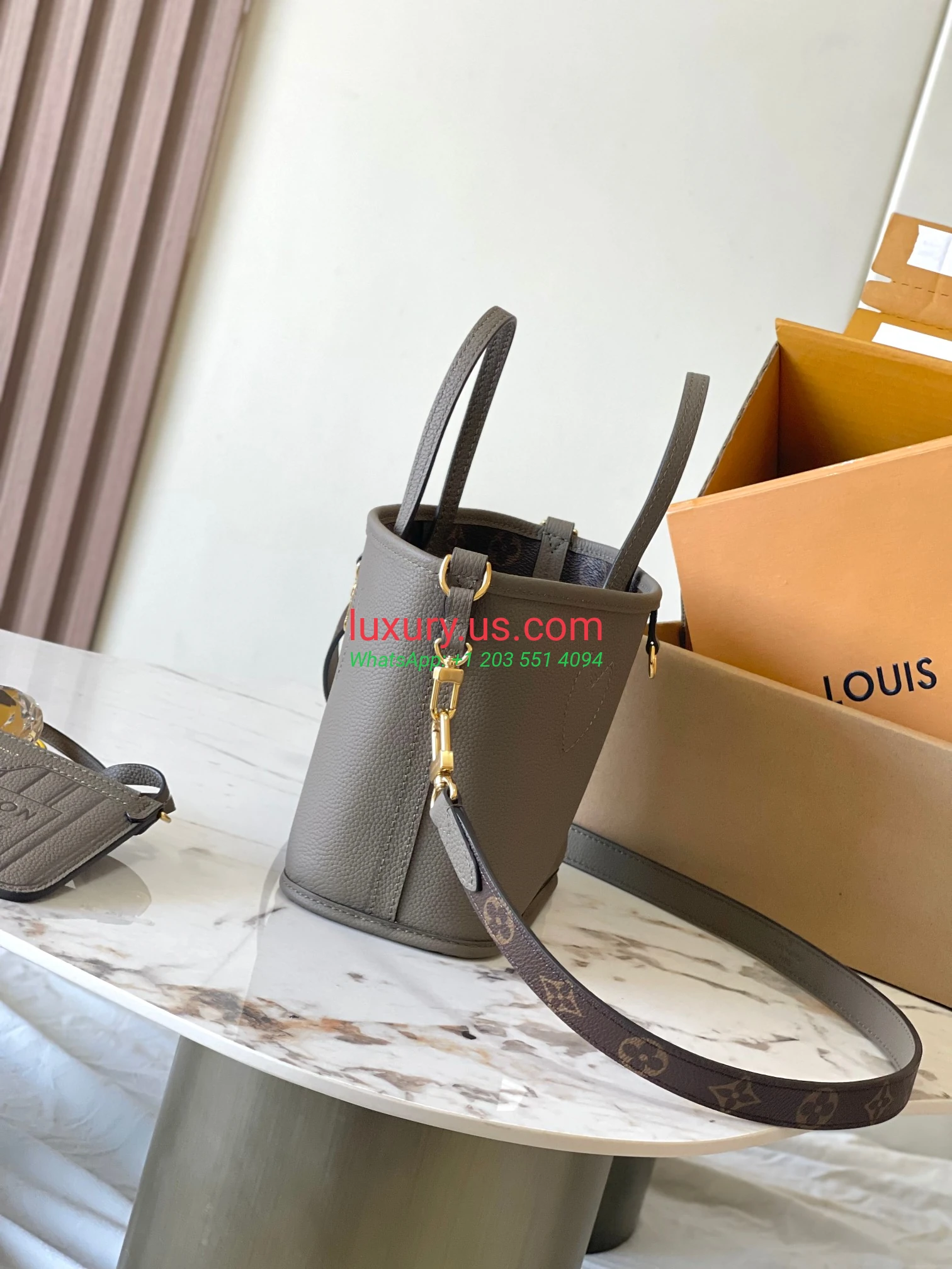 LOUISVUITTON Neverfull M12109 24x14x9 cm Elephant Gray - Replica Bag high-quality replicas, exquisite design, perfect details. LOUISVUITTON Neverfull M12109 24x14x9 cm Elephant Gray - Replica Bag high-quality replicas, exquisite design, perfect details.