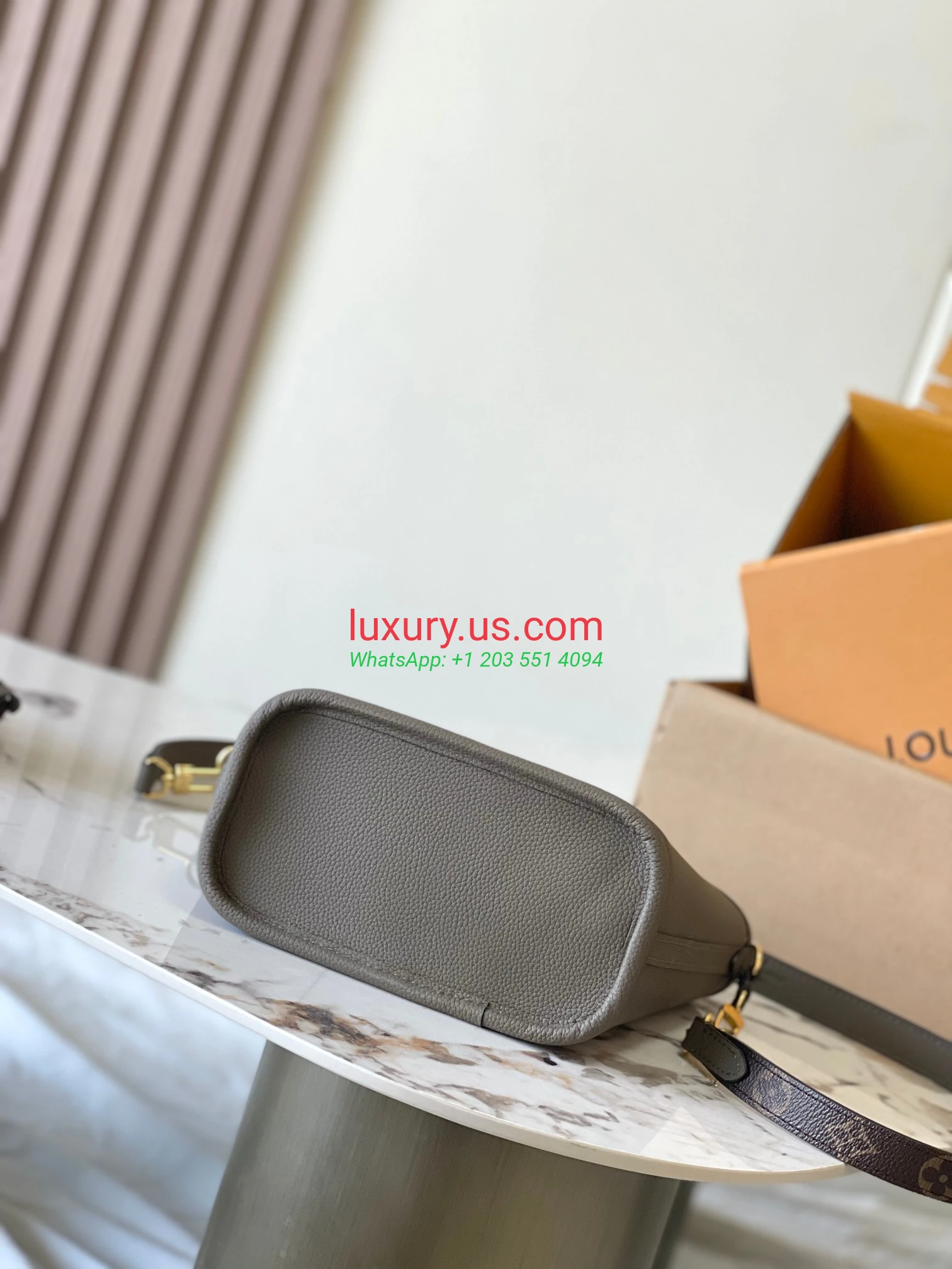LOUISVUITTON Neverfull M12109 24x14x9 cm Elephant Gray - Replica Bag high-quality replicas, exquisite design, perfect details. LOUISVUITTON Neverfull M12109 24x14x9 cm Elephant Gray - Replica Bag high-quality replicas, exquisite design, perfect details.