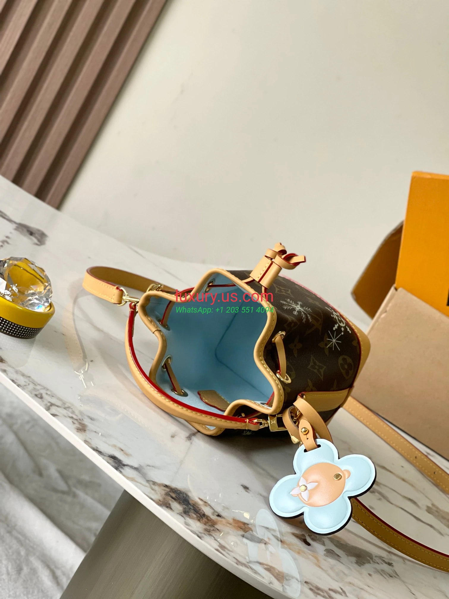 LOUISVUITTON Noé M12221 Vivienne 13x16x10 cm - Replica Bag high-quality replicas, exquisite design, perfect details. LOUISVUITTON Noé M12221 Vivienne 13x16x10 cm - Replica Bag high-quality replicas, exquisite design, perfect details.