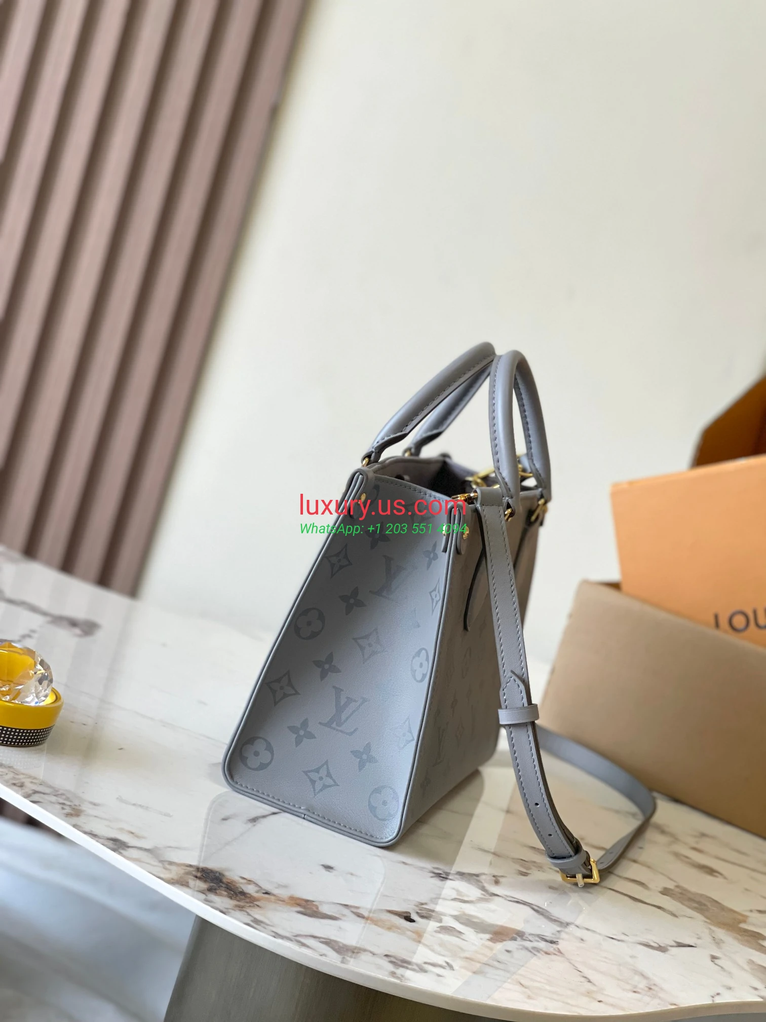 LOUISVUITTON OnTheGo M12465 25x19x11.5 cm Gray - Replica Bag high-quality replicas, exquisite design, perfect details. LOUISVUITTON OnTheGo M12465 25x19x11.5 cm Gray - Replica Bag high-quality replicas, exquisite design, perfect details.