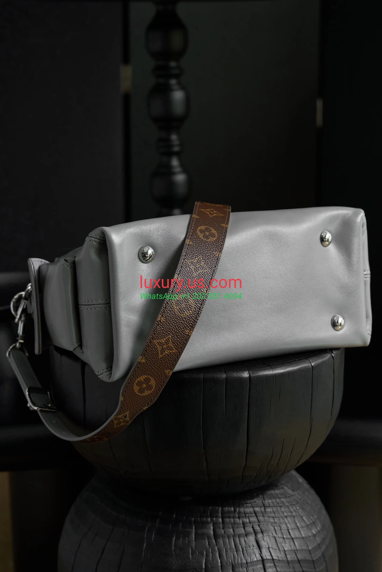 LOUISVUITTON CarryAll M12579 33.5 cm Dark - Replica Bag high-quality replicas, exquisite design, perfect details. LOUISVUITTON CarryAll M12579 33.5 cm Dark - Replica Bag high-quality replicas, exquisite design, perfect details.