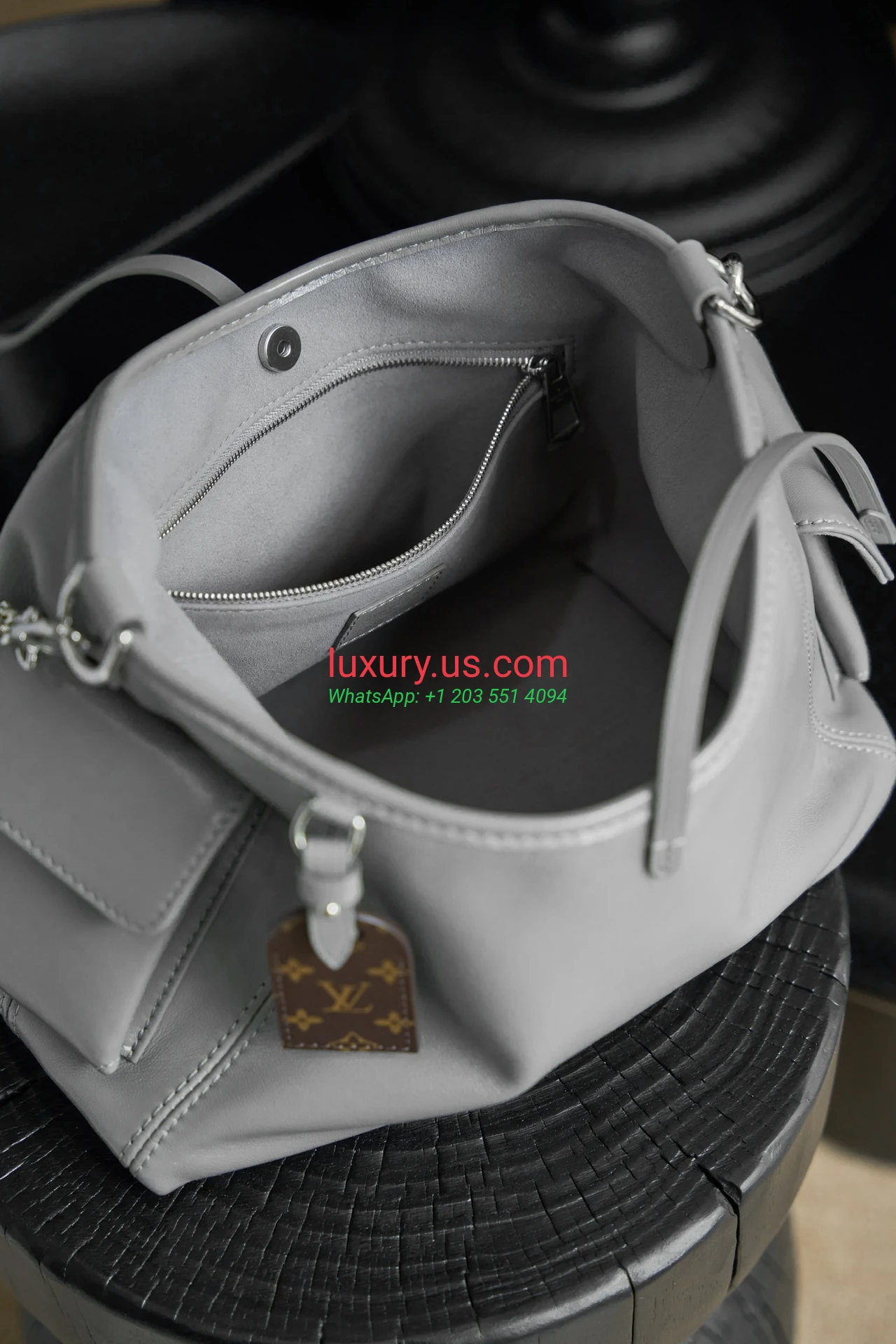 LOUISVUITTON CarryAll M12579 33.5 cm Dark - Replica Bag high-quality replicas, exquisite design, perfect details. LOUISVUITTON CarryAll M12579 33.5 cm Dark - Replica Bag high-quality replicas, exquisite design, perfect details.