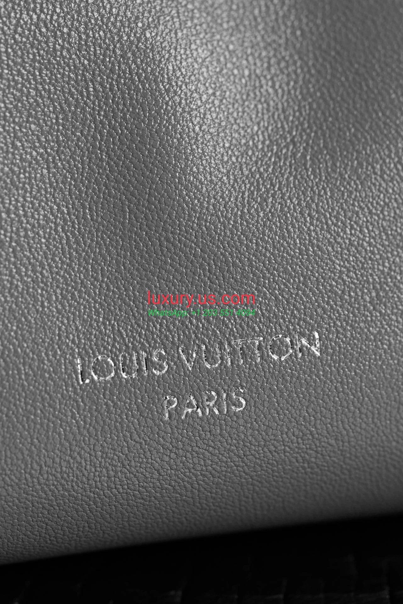 LOUISVUITTON CarryAll M12579 33.5 cm Dark - Replica Bag high-quality replicas, exquisite design, perfect details. LOUISVUITTON CarryAll M12579 33.5 cm Dark - Replica Bag high-quality replicas, exquisite design, perfect details.