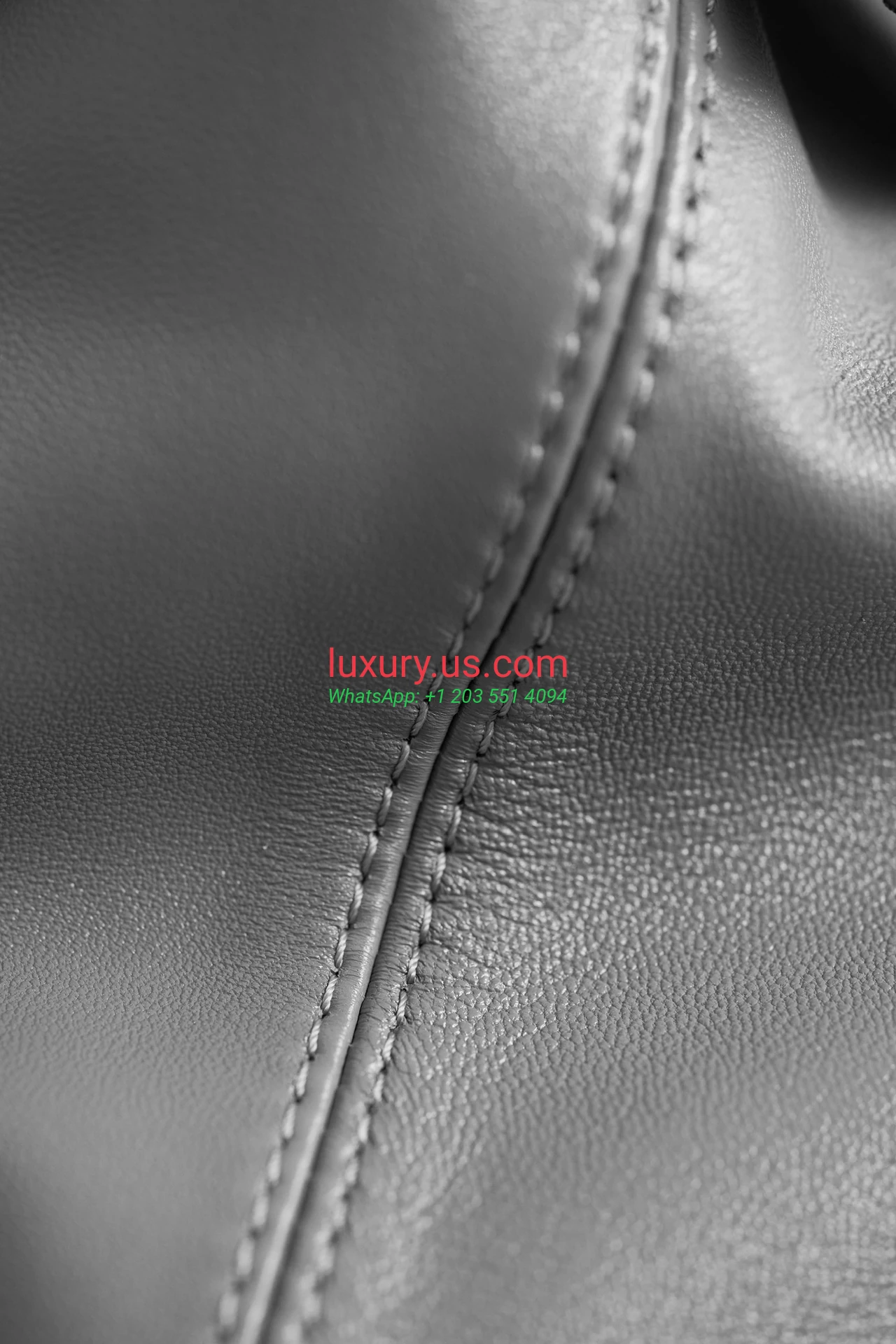 LOUISVUITTON CarryAll M12583 39 cm Dark - Replica Bag high-quality replicas, exquisite design, perfect details. LOUISVUITTON CarryAll M12583 39 cm Dark - Replica Bag high-quality replicas, exquisite design, perfect details.