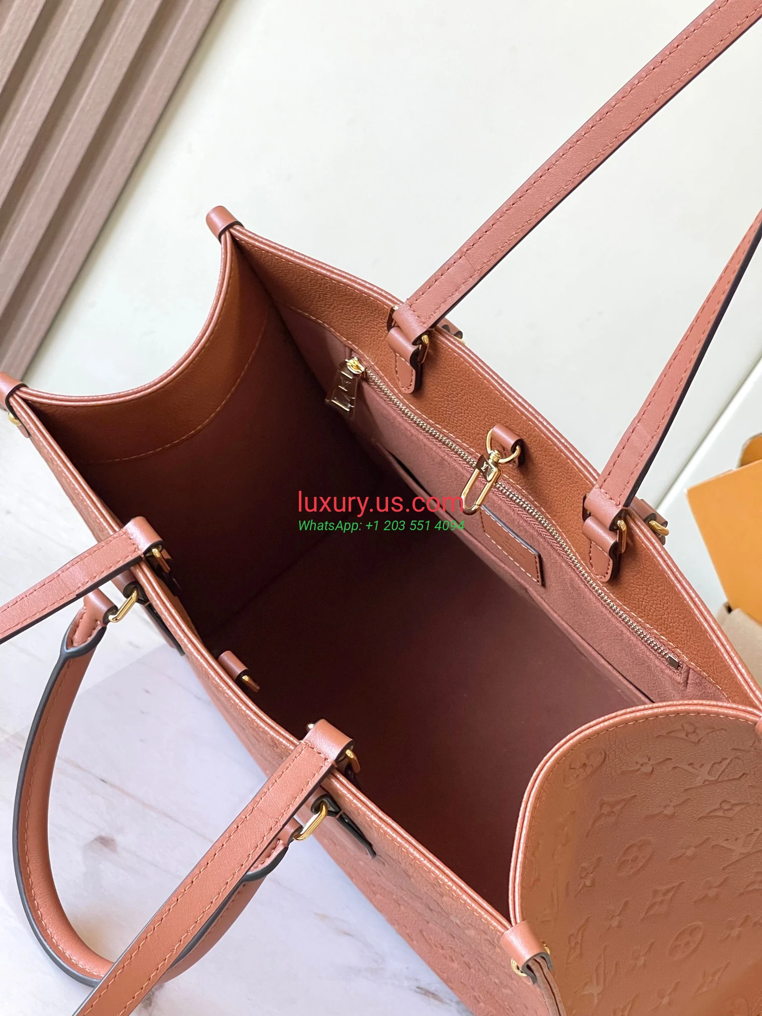 LOUISVUITTON OnTheGo M12775 35x27x14 cm Caramel - Replica Bag high-quality replicas, exquisite design, perfect details. LOUISVUITTON OnTheGo M12775 35x27x14 cm Caramel - Replica Bag high-quality replicas, exquisite design, perfect details.