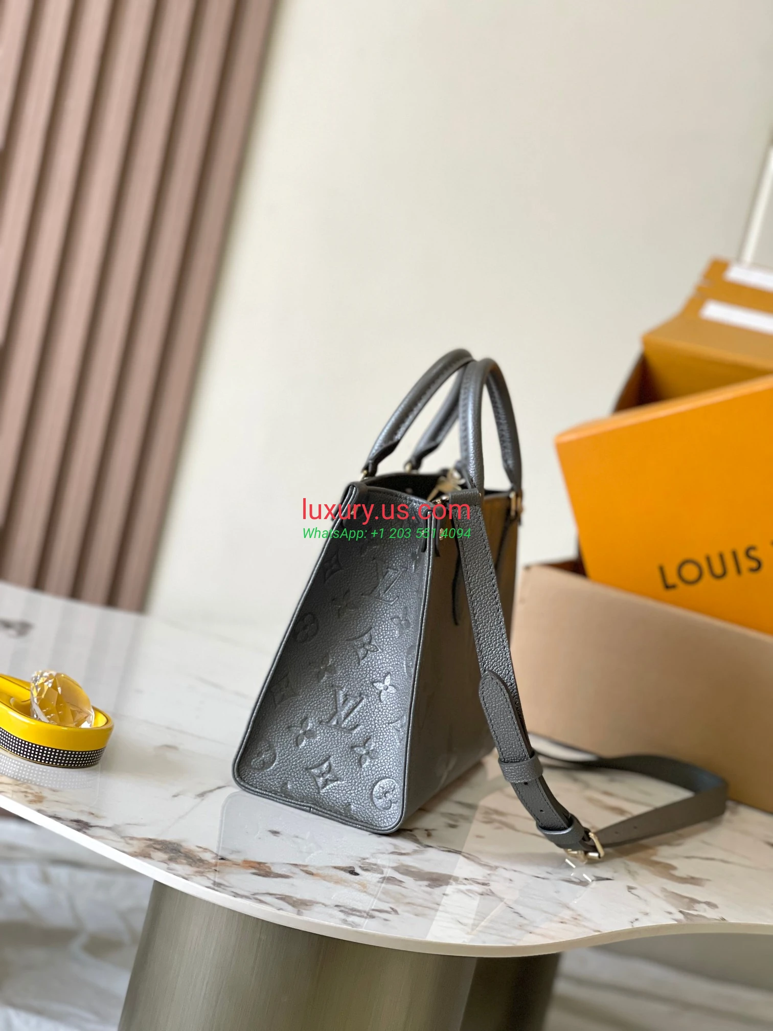 LOUISVUITTON OnTheGo M12886 25x19x11.5 cm Iron Gray - Replica Bag high-quality replicas, exquisite design, perfect details. LOUISVUITTON OnTheGo M12886 25x19x11.5 cm Iron Gray - Replica Bag high-quality replicas, exquisite design, perfect details.