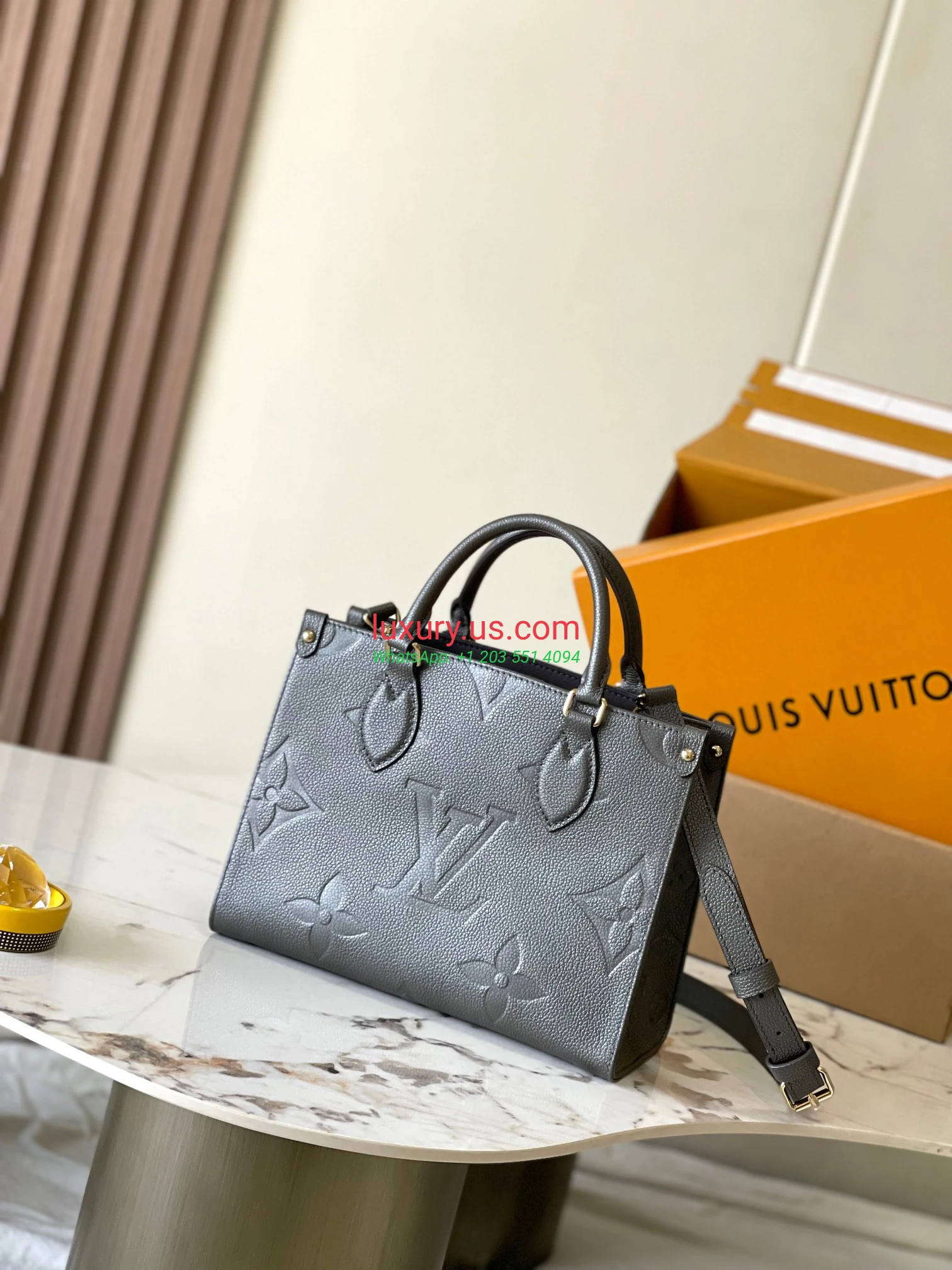 LOUISVUITTON OnTheGo M12886 25x19x11.5 cm Iron Gray - Replica Bag high-quality replicas, exquisite design, perfect details. LOUISVUITTON OnTheGo M12886 25x19x11.5 cm Iron Gray - Replica Bag high-quality replicas, exquisite design, perfect details.