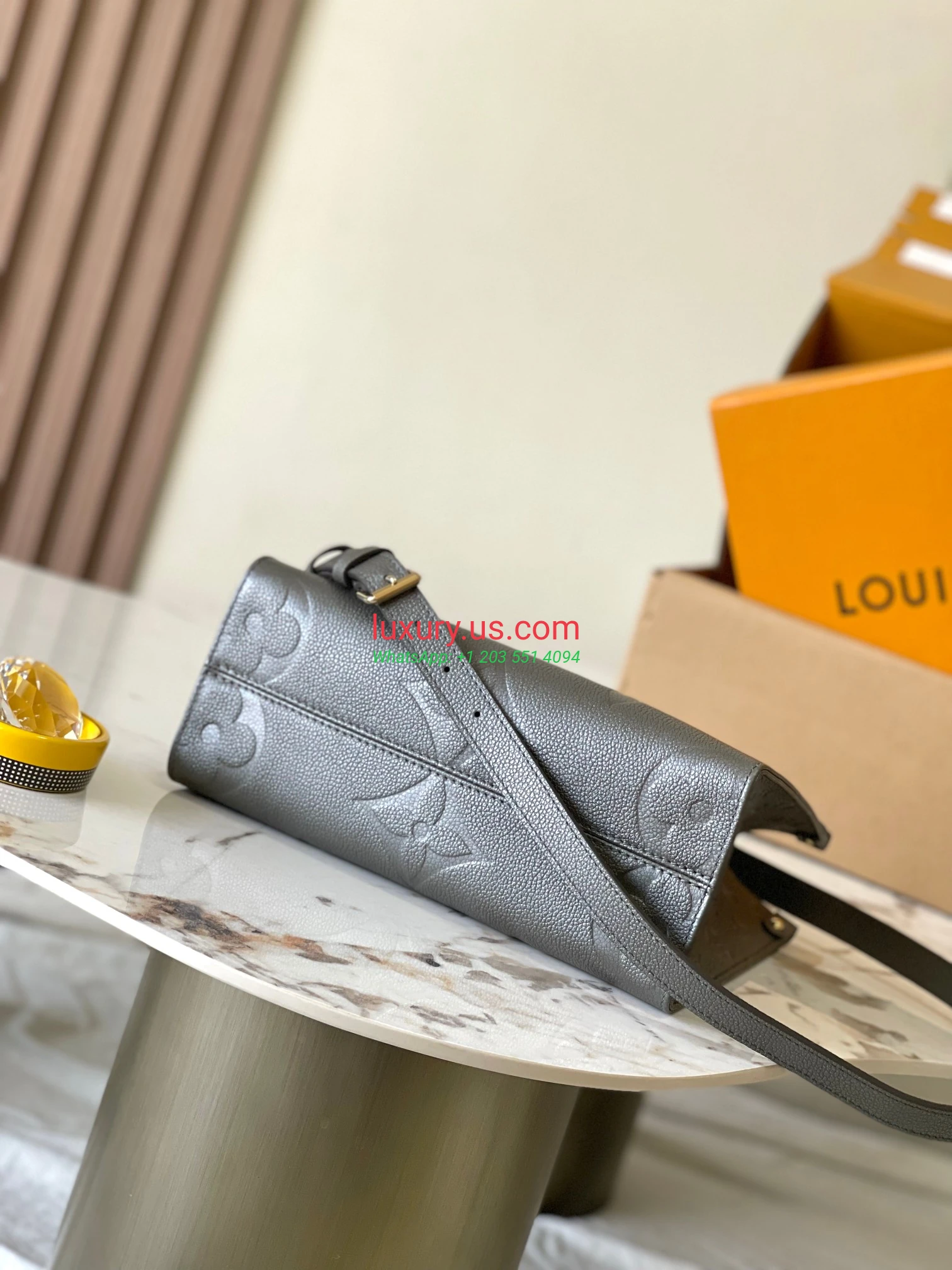 LOUISVUITTON OnTheGo M12886 25x19x11.5 cm Iron Gray - Replica Bag high-quality replicas, exquisite design, perfect details. LOUISVUITTON OnTheGo M12886 25x19x11.5 cm Iron Gray - Replica Bag high-quality replicas, exquisite design, perfect details.