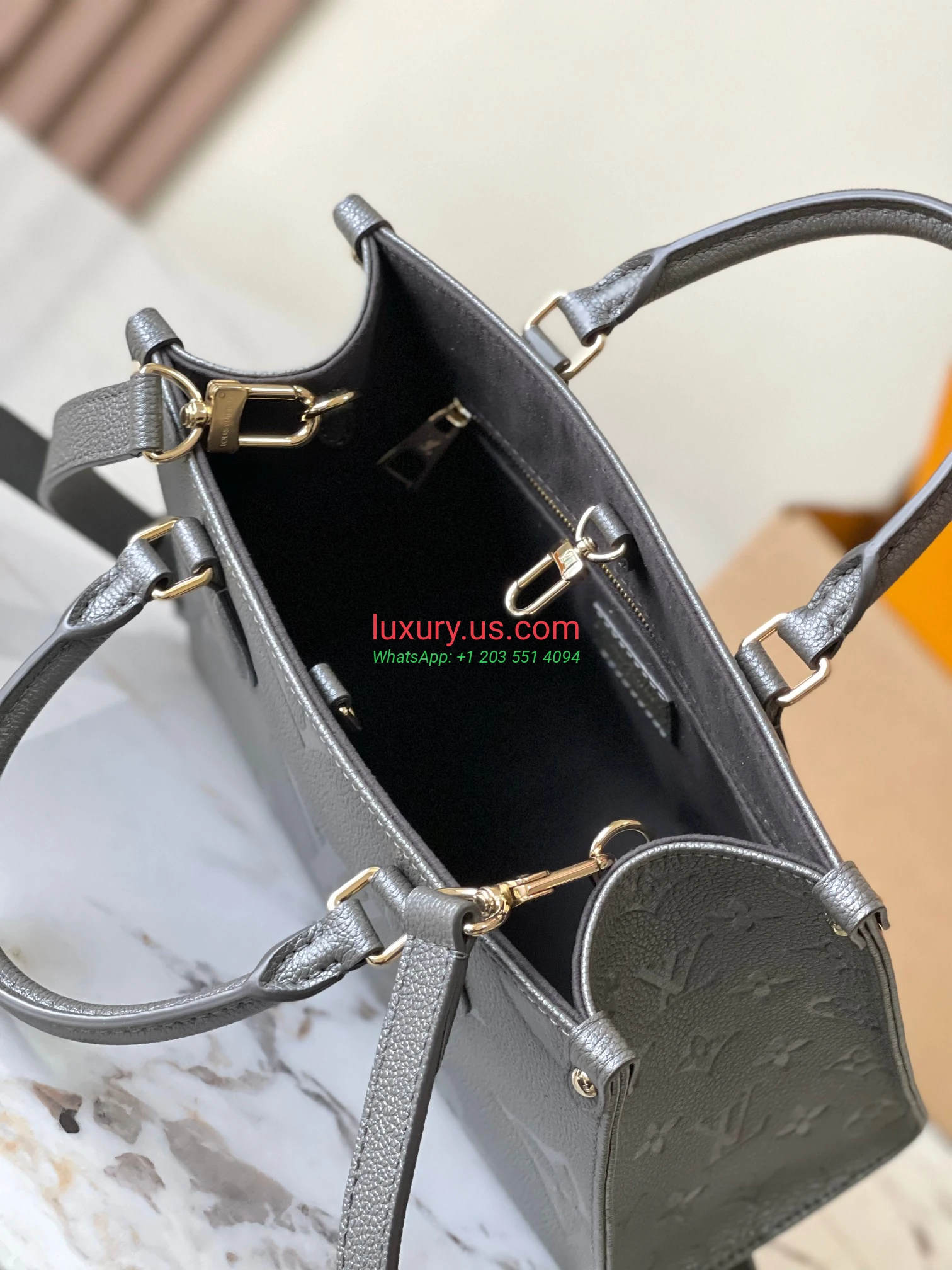 LOUISVUITTON OnTheGo M12886 25x19x11.5 cm Iron Gray - Replica Bag high-quality replicas, exquisite design, perfect details. LOUISVUITTON OnTheGo M12886 25x19x11.5 cm Iron Gray - Replica Bag high-quality replicas, exquisite design, perfect details.