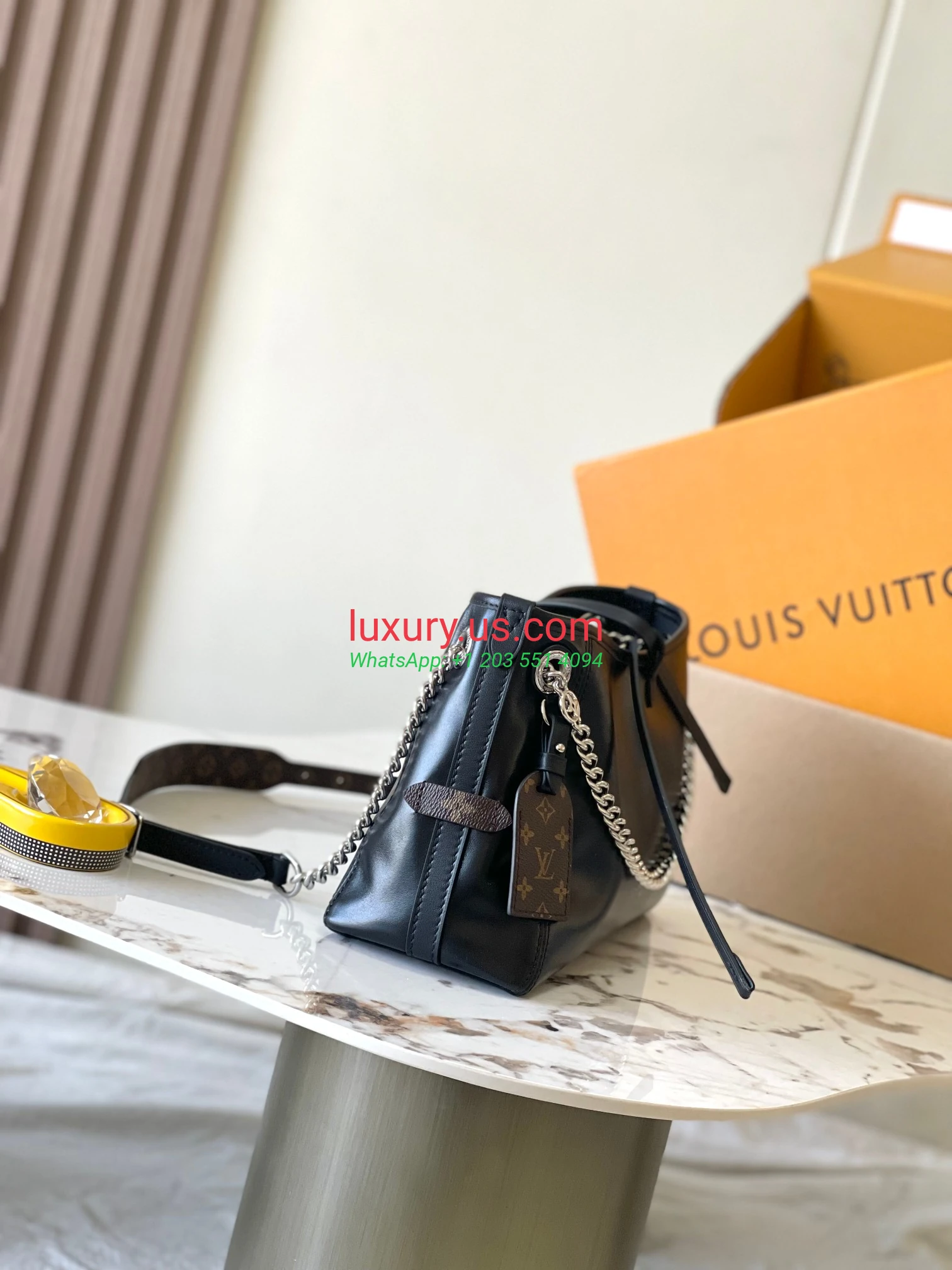 LOUISVUITTON CarryAll M12888 26x17x10 cm Black - Replica Bag high-quality replicas, exquisite design, perfect details. LOUISVUITTON CarryAll M12888 26x17x10 cm Black - Replica Bag high-quality replicas, exquisite design, perfect details.