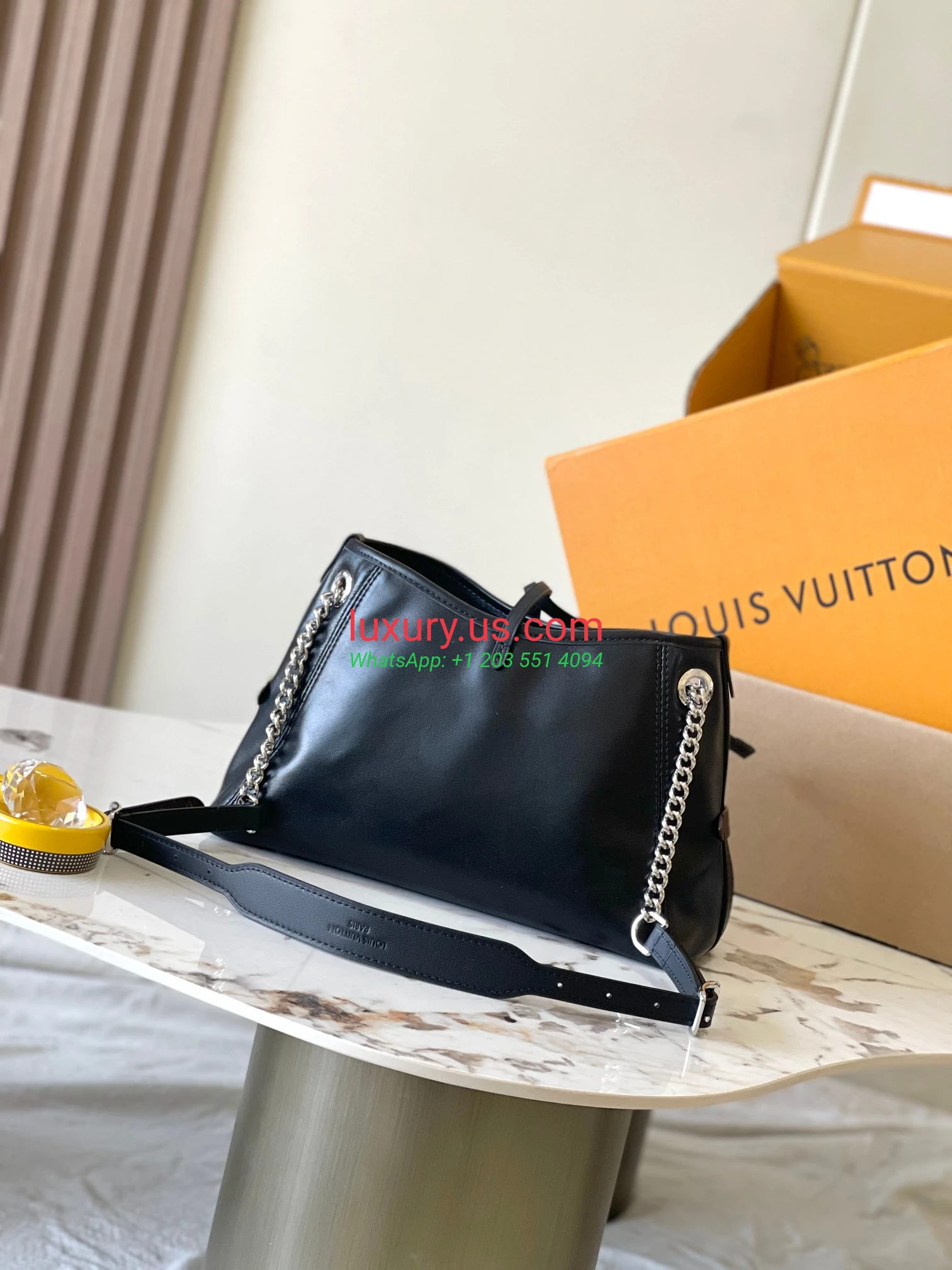 LOUISVUITTON CarryAll M12888 26x17x10 cm Black - Replica Bag high-quality replicas, exquisite design, perfect details. LOUISVUITTON CarryAll M12888 26x17x10 cm Black - Replica Bag high-quality replicas, exquisite design, perfect details.