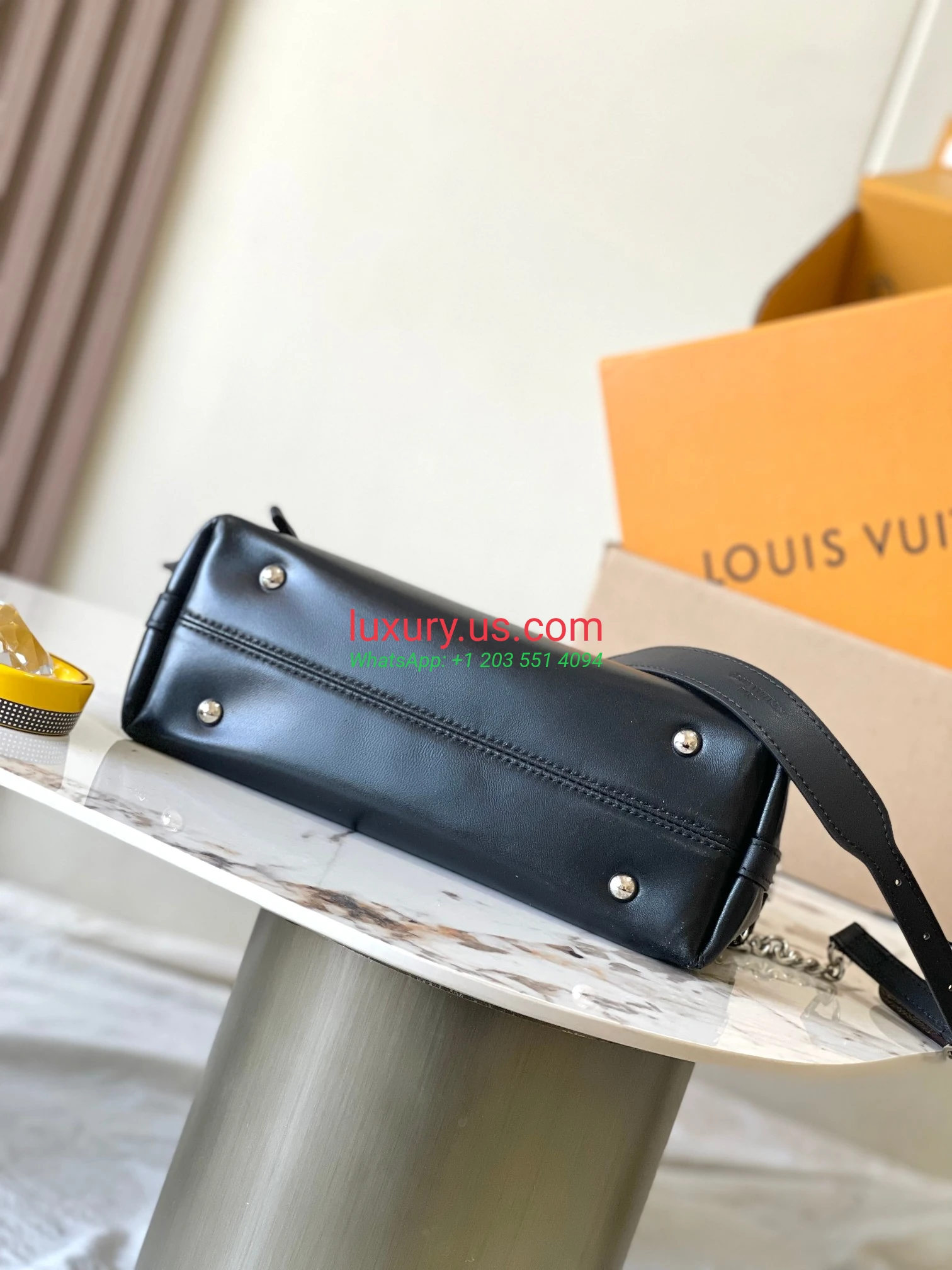 LOUISVUITTON CarryAll M12888 26x17x10 cm Black - Replica Bag high-quality replicas, exquisite design, perfect details. LOUISVUITTON CarryAll M12888 26x17x10 cm Black - Replica Bag high-quality replicas, exquisite design, perfect details.