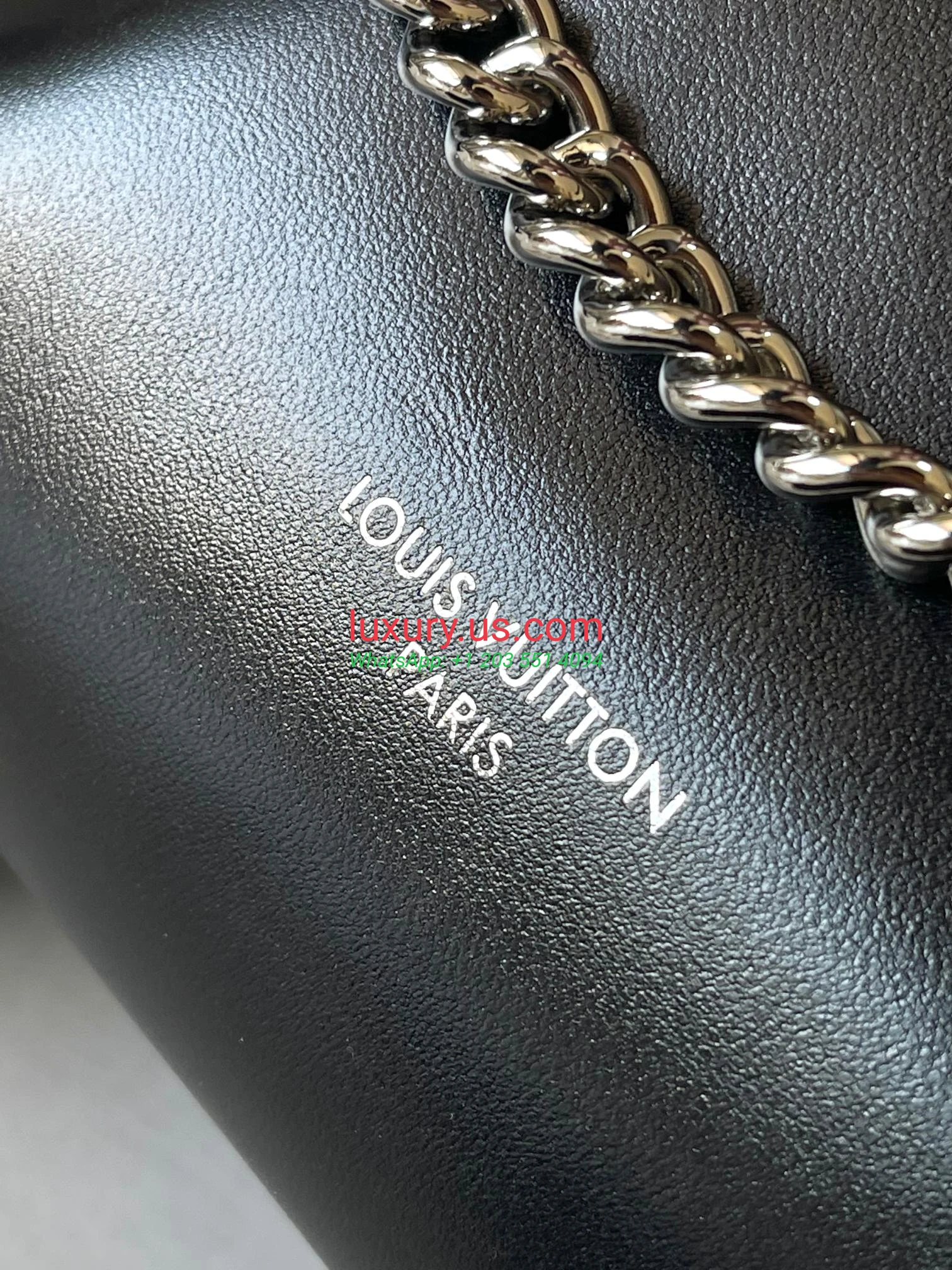 LOUISVUITTON CarryAll M12888 26x17x10 cm Black - Replica Bag high-quality replicas, exquisite design, perfect details. LOUISVUITTON CarryAll M12888 26x17x10 cm Black - Replica Bag high-quality replicas, exquisite design, perfect details.