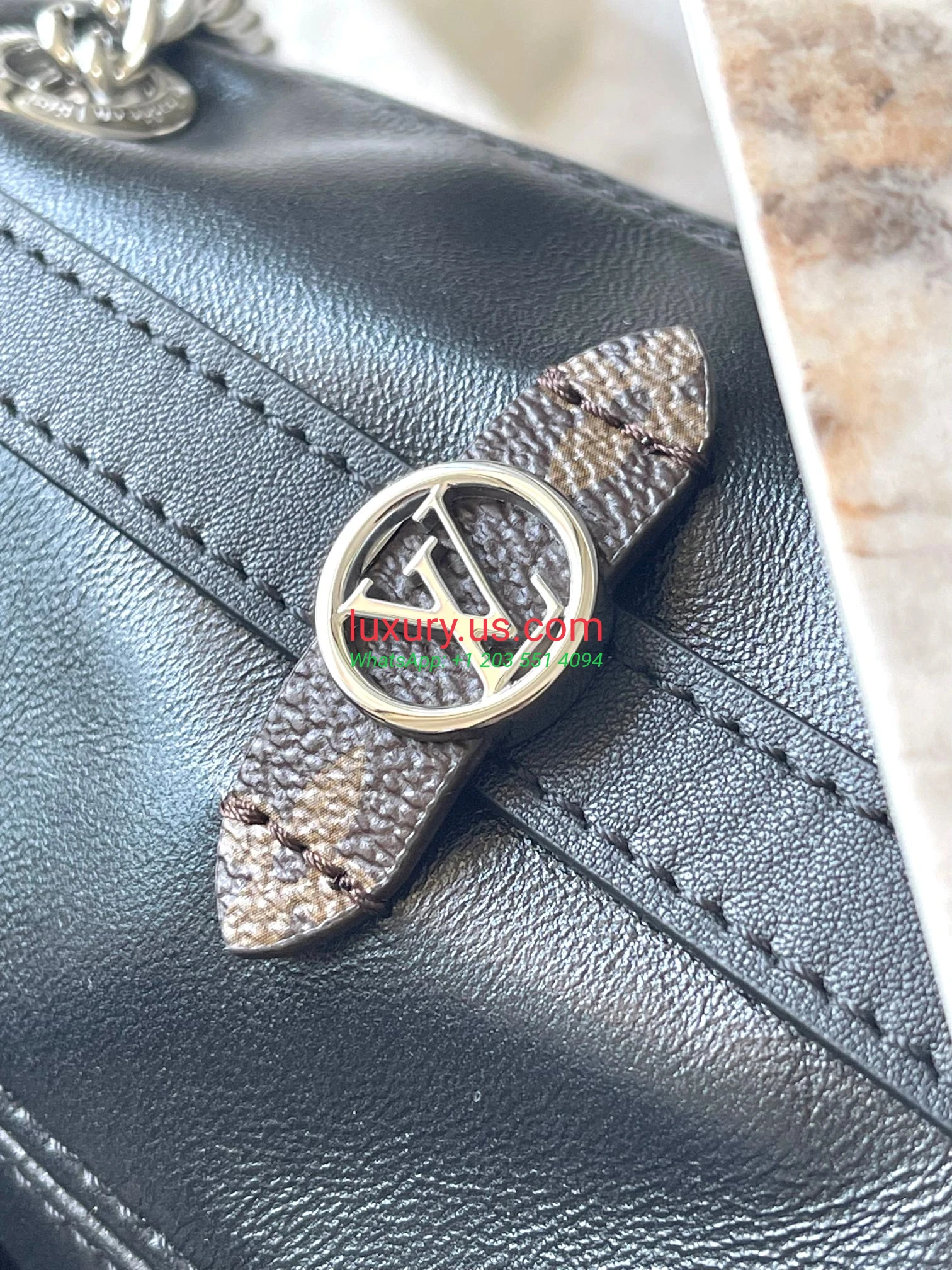 LOUISVUITTON CarryAll M12888 26x17x10 cm Black - Replica Bag high-quality replicas, exquisite design, perfect details. LOUISVUITTON CarryAll M12888 26x17x10 cm Black - Replica Bag high-quality replicas, exquisite design, perfect details.