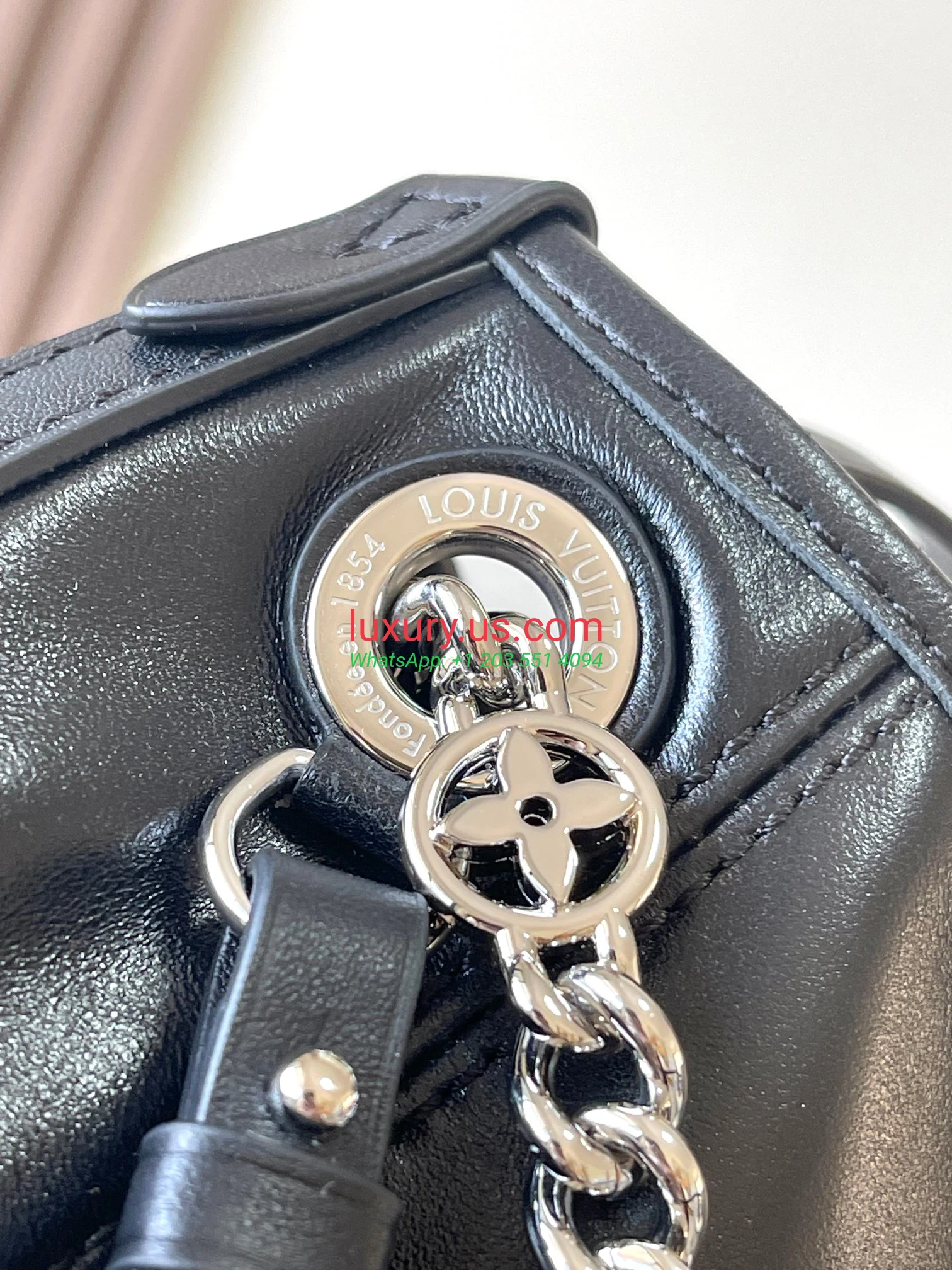 LOUISVUITTON CarryAll M12888 26x17x10 cm Black - Replica Bag high-quality replicas, exquisite design, perfect details. LOUISVUITTON CarryAll M12888 26x17x10 cm Black - Replica Bag high-quality replicas, exquisite design, perfect details.