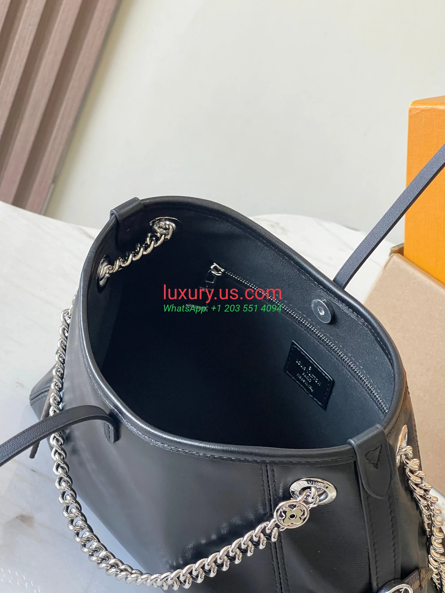 LOUISVUITTON CarryAll M12888 26x17x10 cm Black - Replica Bag high-quality replicas, exquisite design, perfect details. LOUISVUITTON CarryAll M12888 26x17x10 cm Black - Replica Bag high-quality replicas, exquisite design, perfect details.