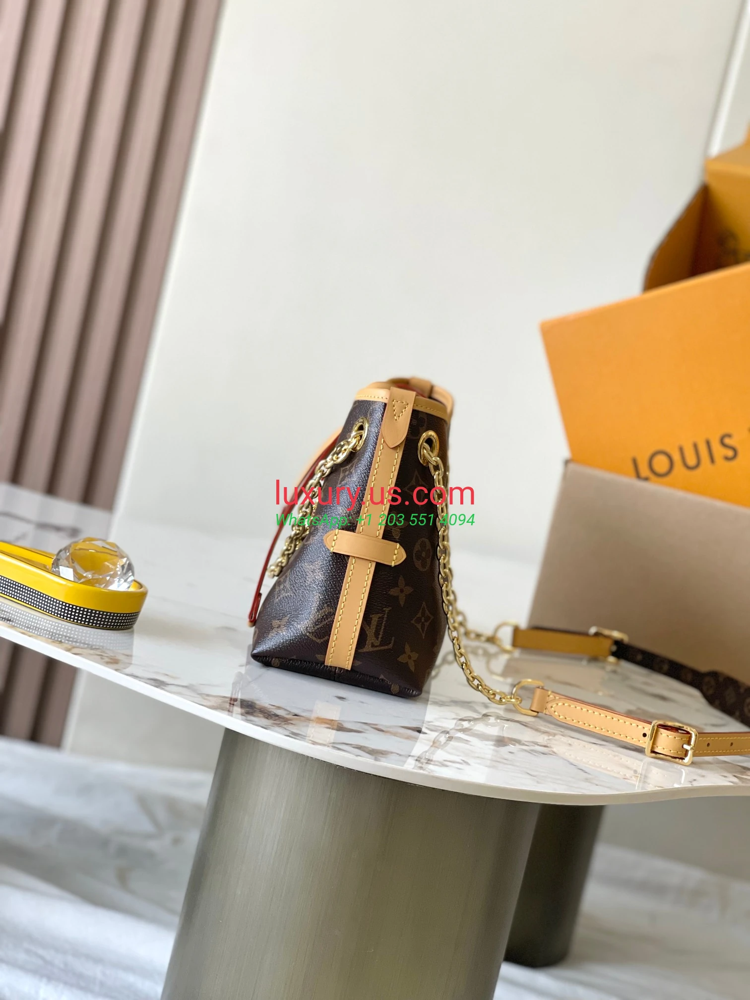 LOUISVUITTON CarryAll M13014 17x10x26 cm - Replica Bag high-quality replicas, exquisite design, perfect details. LOUISVUITTON CarryAll M13014 17x10x26 cm - Replica Bag high-quality replicas, exquisite design, perfect details.