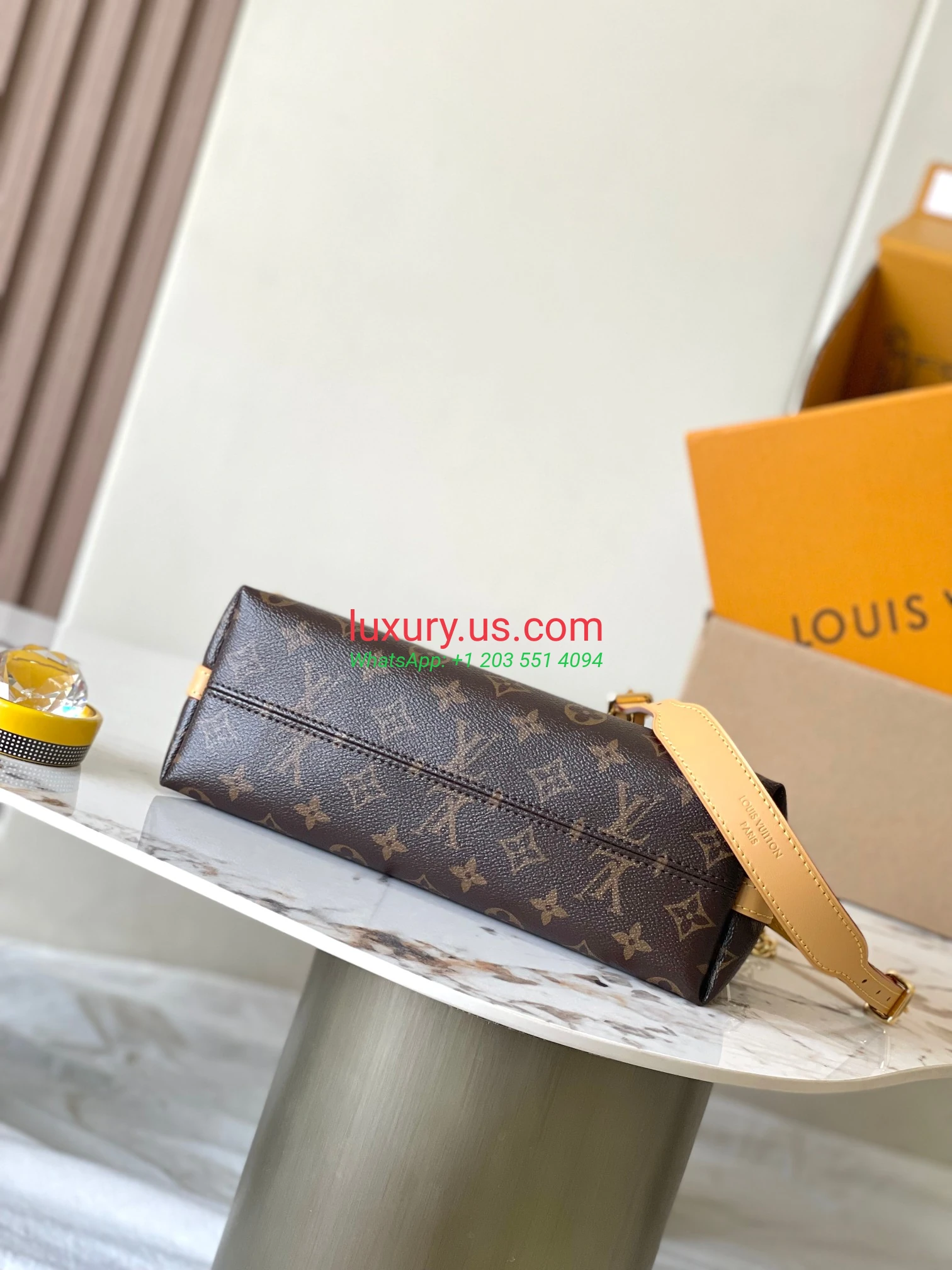 LOUISVUITTON CarryAll M13014 17x10x26 cm - Replica Bag high-quality replicas, exquisite design, perfect details. LOUISVUITTON CarryAll M13014 17x10x26 cm - Replica Bag high-quality replicas, exquisite design, perfect details.
