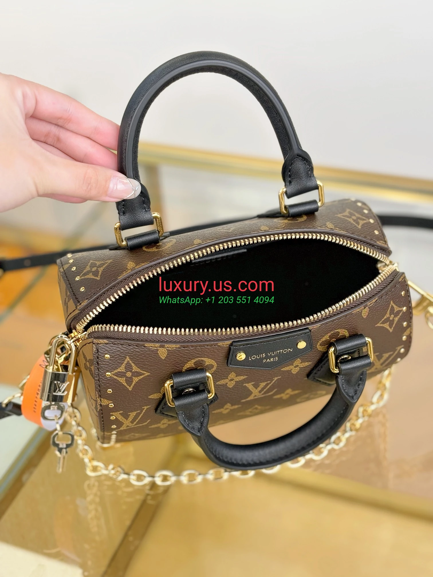 LOUISVUITTON Speedy M13146 20.5x13.5x11 cm - Replica Bag high-quality replicas, exquisite design, perfect details. LOUISVUITTON Speedy M13146 20.5x13.5x11 cm - Replica Bag high-quality replicas, exquisite design, perfect details.
