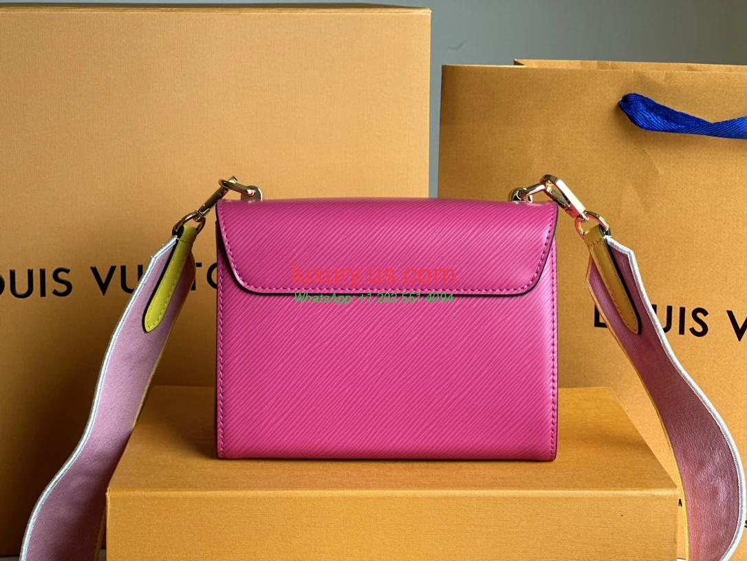 Louis Vuitton Twist M20680 19x15x9 cm Rose Red - Replica Bag high-quality replicas, exquisite design, perfect details. Louis Vuitton Twist M20680 19x15x9 cm Rose Red - Replica Bag high-quality replicas, exquisite design, perfect details.