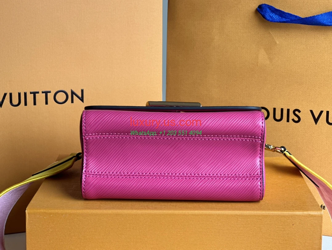 Louis Vuitton Twist M20680 19x15x9 cm Rose Red - Replica Bag high-quality replicas, exquisite design, perfect details. Louis Vuitton Twist M20680 19x15x9 cm Rose Red - Replica Bag high-quality replicas, exquisite design, perfect details.
