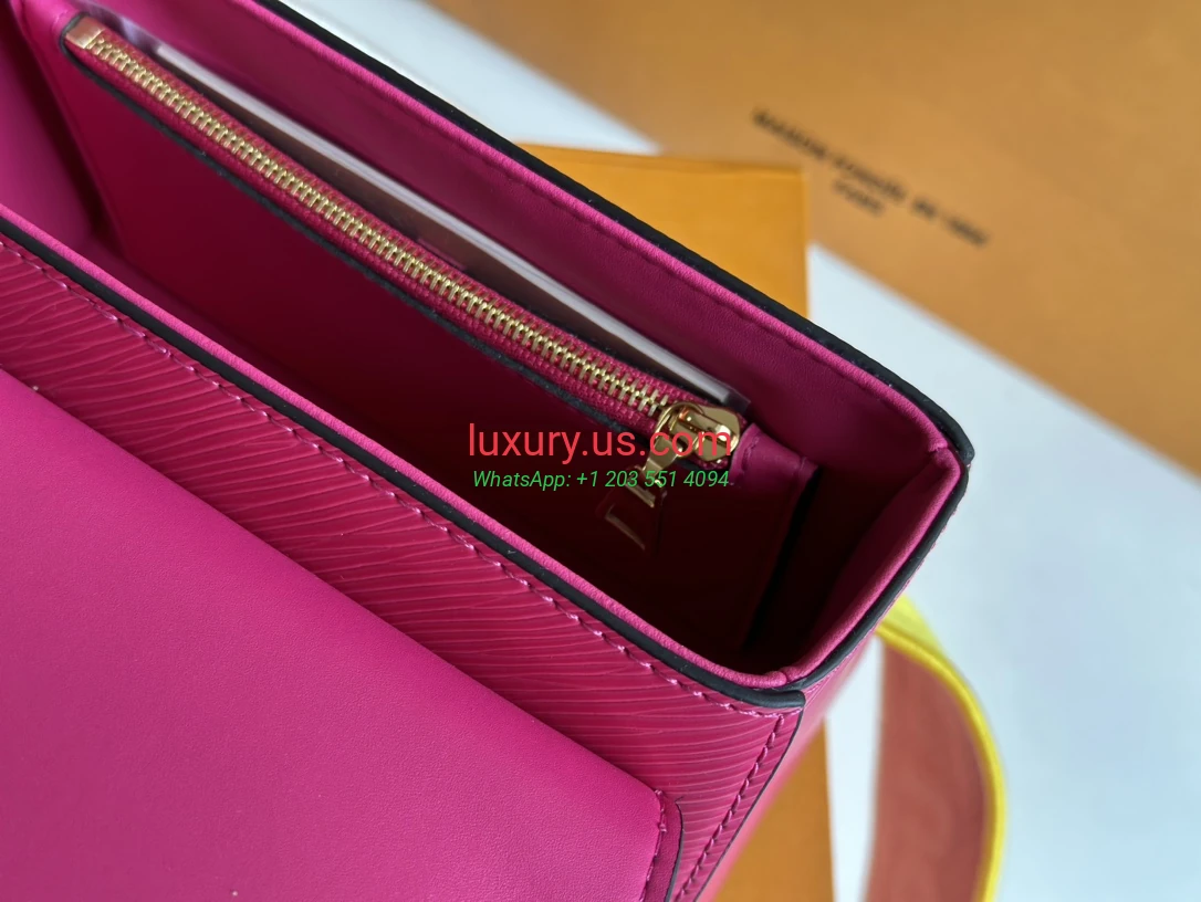 Louis Vuitton Twist M20680 19x15x9 cm Rose Red - Replica Bag high-quality replicas, exquisite design, perfect details. Louis Vuitton Twist M20680 19x15x9 cm Rose Red - Replica Bag high-quality replicas, exquisite design, perfect details.