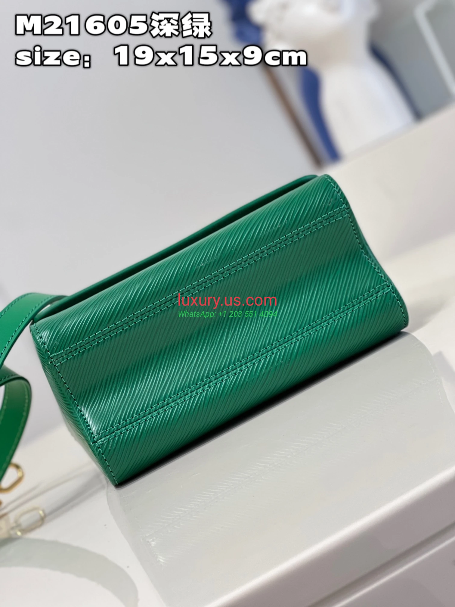 Louis Vuitton Twist M21605 19x15x9 cm Dark Green - Replica Bag high-quality replicas, exquisite design, perfect details. Louis Vuitton Twist M21605 19x15x9 cm Dark Green - Replica Bag high-quality replicas, exquisite design, perfect details.