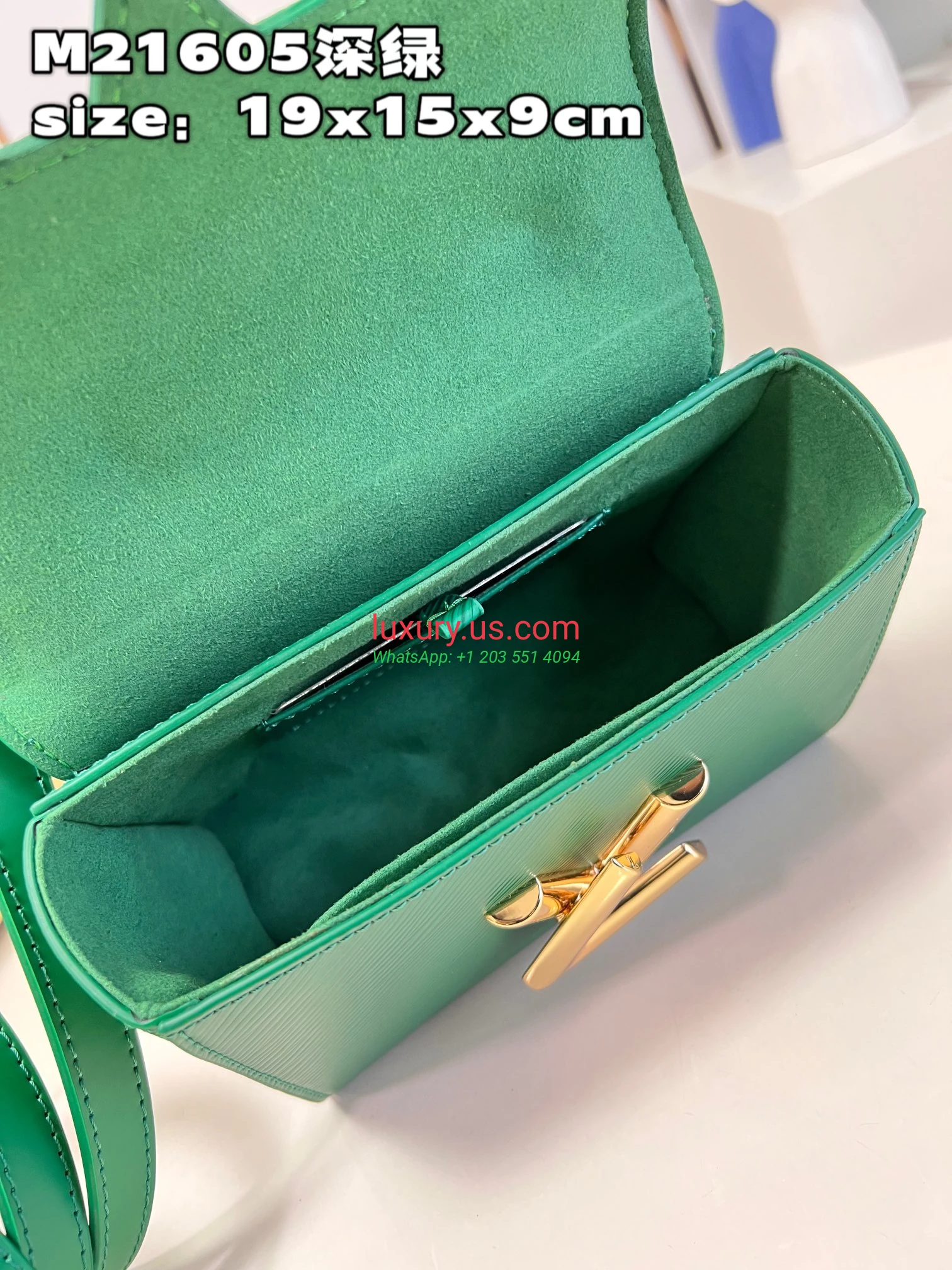 Louis Vuitton Twist M21605 19x15x9 cm Dark Green - Replica Bag high-quality replicas, exquisite design, perfect details. Louis Vuitton Twist M21605 19x15x9 cm Dark Green - Replica Bag high-quality replicas, exquisite design, perfect details.