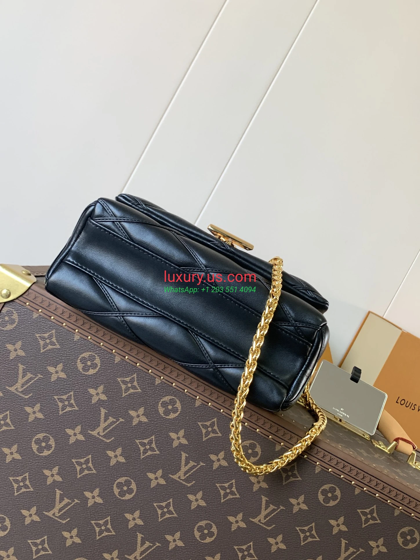Louis Vuitton Twist M22891 Black Gold 23x16x10 cm - Replica Bag high-quality replicas, exquisite design, perfect details. Louis Vuitton Twist M22891 Black Gold 23x16x10 cm - Replica Bag high-quality replicas, exquisite design, perfect details.