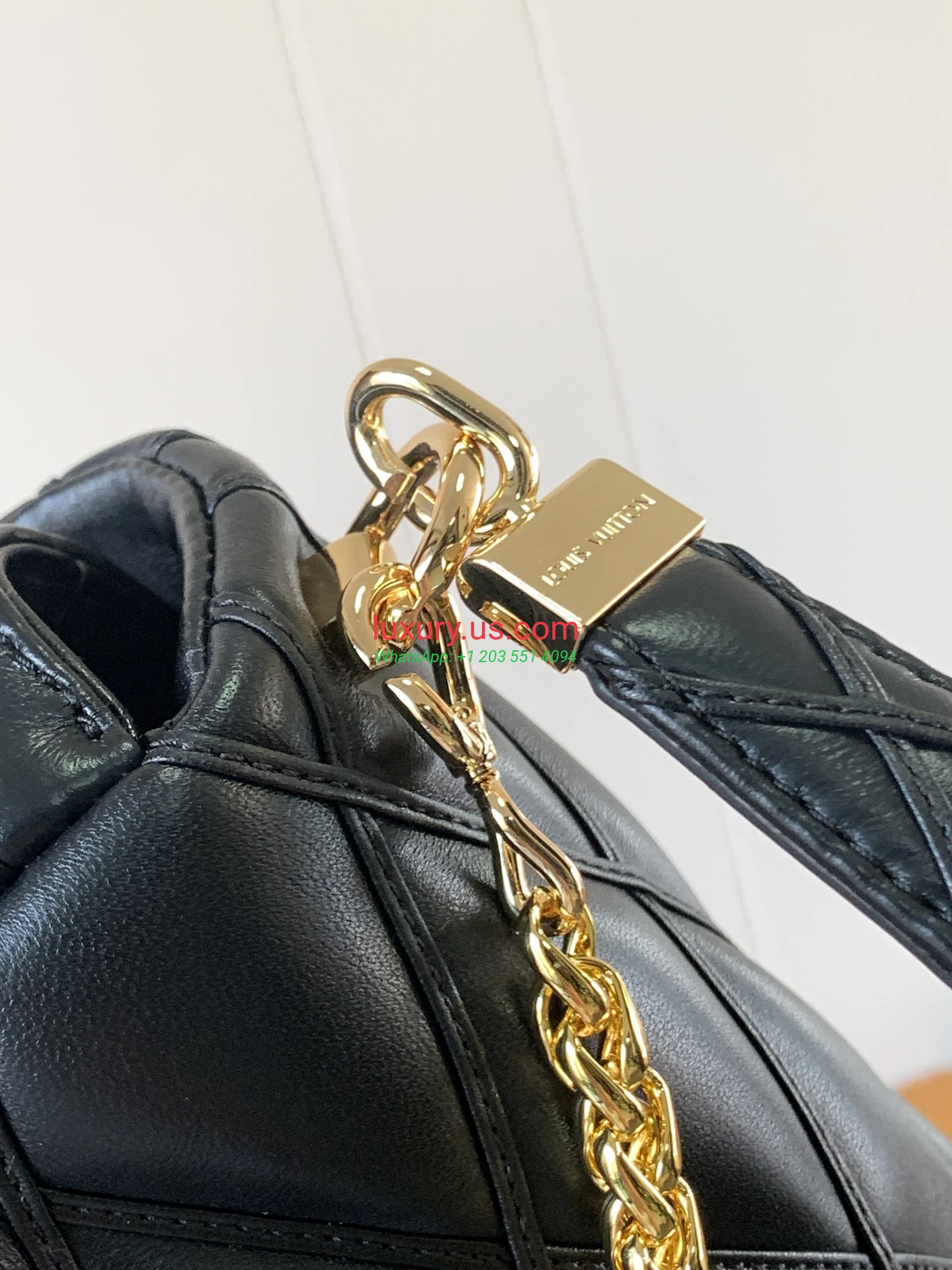 Louis Vuitton Twist M22891 Black Gold 23x16x10 cm - Replica Bag high-quality replicas, exquisite design, perfect details. Louis Vuitton Twist M22891 Black Gold 23x16x10 cm - Replica Bag high-quality replicas, exquisite design, perfect details.