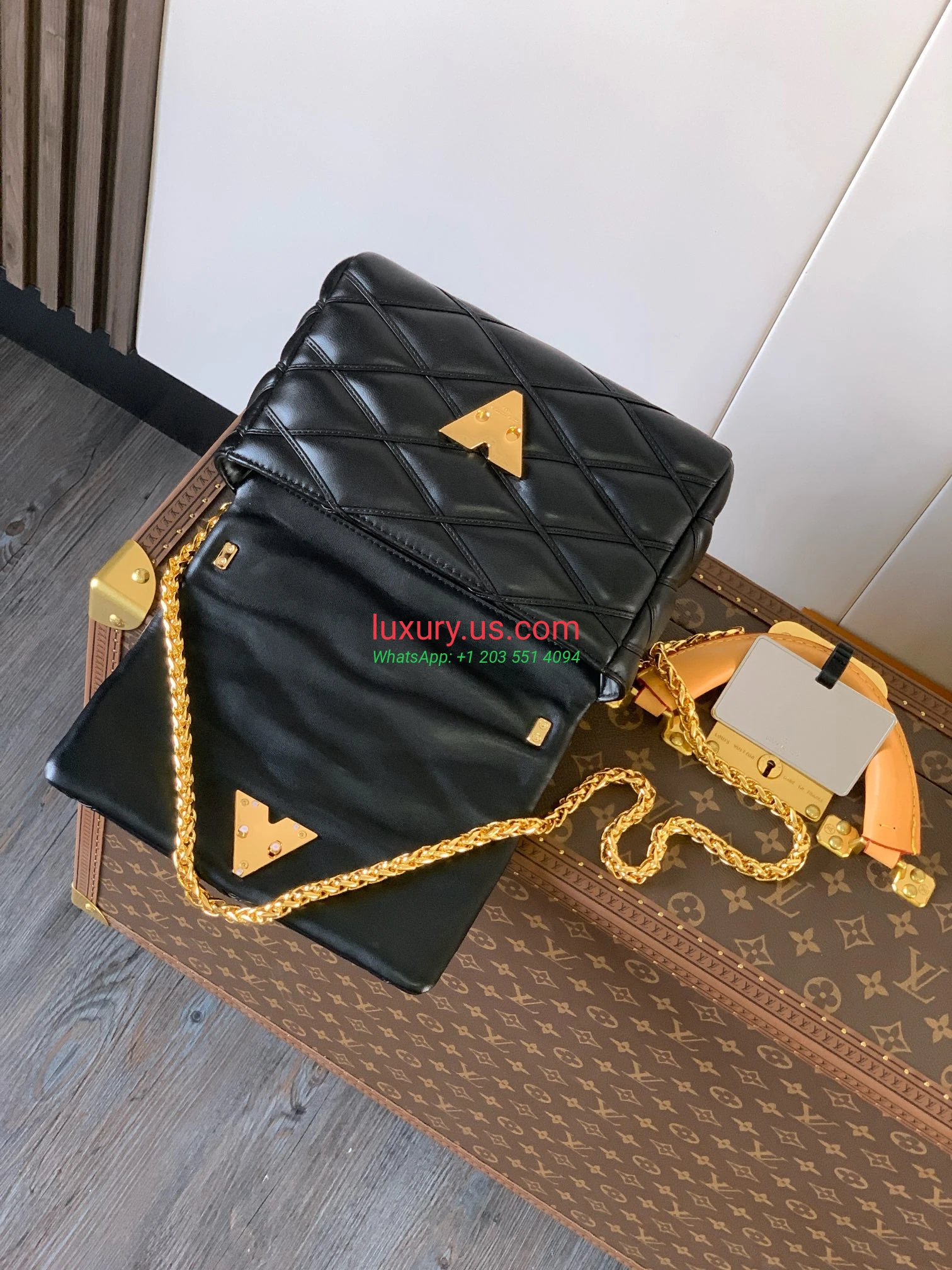 Louis Vuitton Twist M22891 Black Gold 23x16x10 cm - Replica Bag high-quality replicas, exquisite design, perfect details. Louis Vuitton Twist M22891 Black Gold 23x16x10 cm - Replica Bag high-quality replicas, exquisite design, perfect details.
