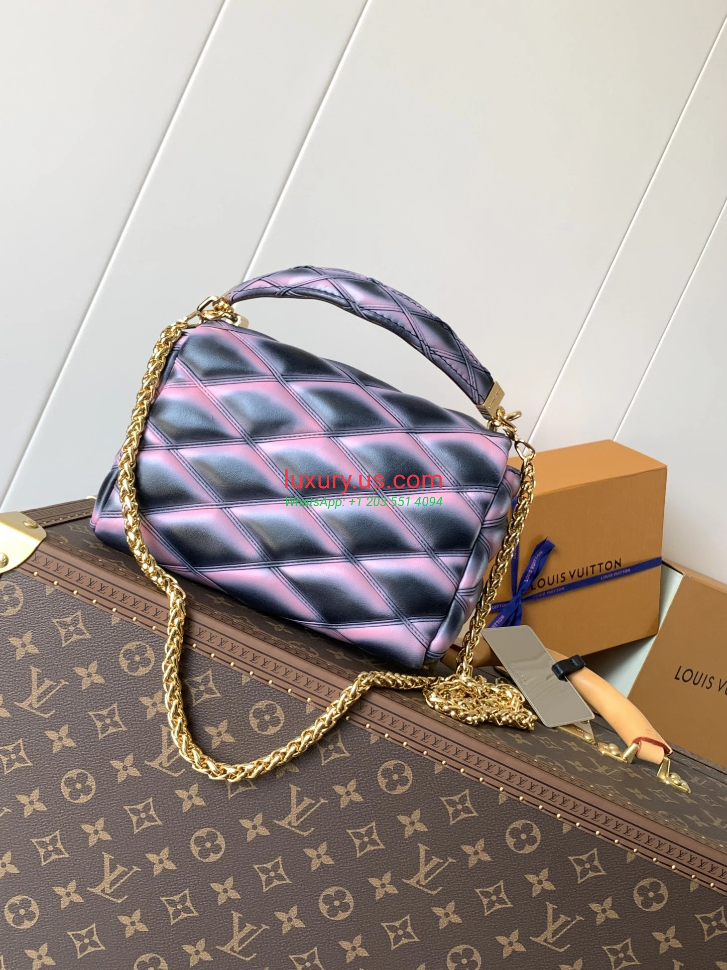 Louis Vuitton Twist M22891 Black Pink 23x16x10 cm Dark Grey, Beige, Brown, Black, Vanilla, Pink Gradient, Dark Blue, Blue Gradient, Blue and White Check, Red and White Check, Silver, Patent Leather, Black and Pink Gradient, Light Blue Gradient, Nude Pink Gradient, Wine Red, Black Hardware, Light Coffee, White Leather with Black Stripe - Replica Bag high-quality replicas, exquisite design, perfect details. Louis Vuitton Twist M22891 Black Pink 23x16x10 cm Dark Grey, Beige, Brown, Black, Vanilla, Pink Gradient, Dark Blue, Blue Gradient, Blue and White Check, Red and White Check, Silver, Patent Leather, Black and Pink Gradient, Light Blue Gradient, Nude Pink Gradient, Wine Red, Black Hardware, Light Coffee, White Leather with Black Stripe - Replica Bag high-quality replicas, exquisite design, perfect details.