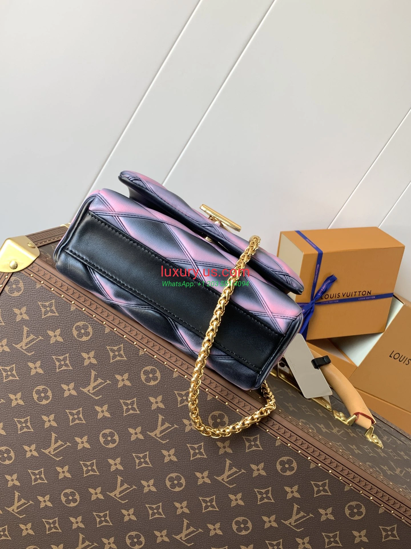 Louis Vuitton Twist M22891 Black Pink 23x16x10 cm Dark Grey, Beige, Brown, Black, Vanilla, Pink Gradient, Dark Blue, Blue Gradient, Blue and White Check, Red and White Check, Silver, Patent Leather, Black and Pink Gradient, Light Blue Gradient, Nude Pink Gradient, Wine Red, Black Hardware, Light Coffee, White Leather with Black Stripe - Replica Bag high-quality replicas, exquisite design, perfect details. Louis Vuitton Twist M22891 Black Pink 23x16x10 cm Dark Grey, Beige, Brown, Black, Vanilla, Pink Gradient, Dark Blue, Blue Gradient, Blue and White Check, Red and White Check, Silver, Patent Leather, Black and Pink Gradient, Light Blue Gradient, Nude Pink Gradient, Wine Red, Black Hardware, Light Coffee, White Leather with Black Stripe - Replica Bag high-quality replicas, exquisite design, perfect details.