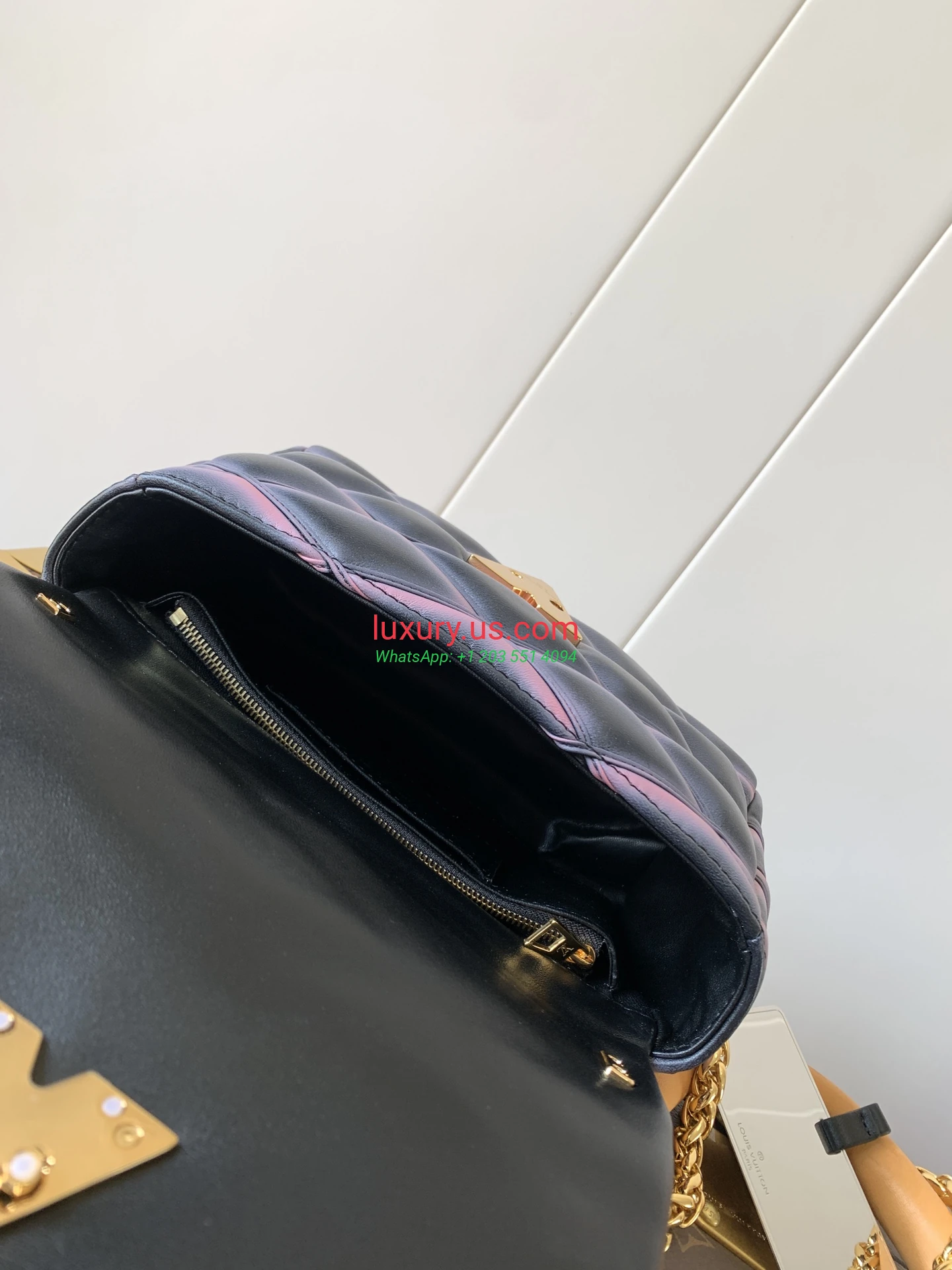 Louis Vuitton Twist M22891 Black Pink 23x16x10 cm Dark Grey, Beige, Brown, Black, Vanilla, Pink Gradient, Dark Blue, Blue Gradient, Blue and White Check, Red and White Check, Silver, Patent Leather, Black and Pink Gradient, Light Blue Gradient, Nude Pink Gradient, Wine Red, Black Hardware, Light Coffee, White Leather with Black Stripe - Replica Bag high-quality replicas, exquisite design, perfect details. Louis Vuitton Twist M22891 Black Pink 23x16x10 cm Dark Grey, Beige, Brown, Black, Vanilla, Pink Gradient, Dark Blue, Blue Gradient, Blue and White Check, Red and White Check, Silver, Patent Leather, Black and Pink Gradient, Light Blue Gradient, Nude Pink Gradient, Wine Red, Black Hardware, Light Coffee, White Leather with Black Stripe - Replica Bag high-quality replicas, exquisite design, perfect details.