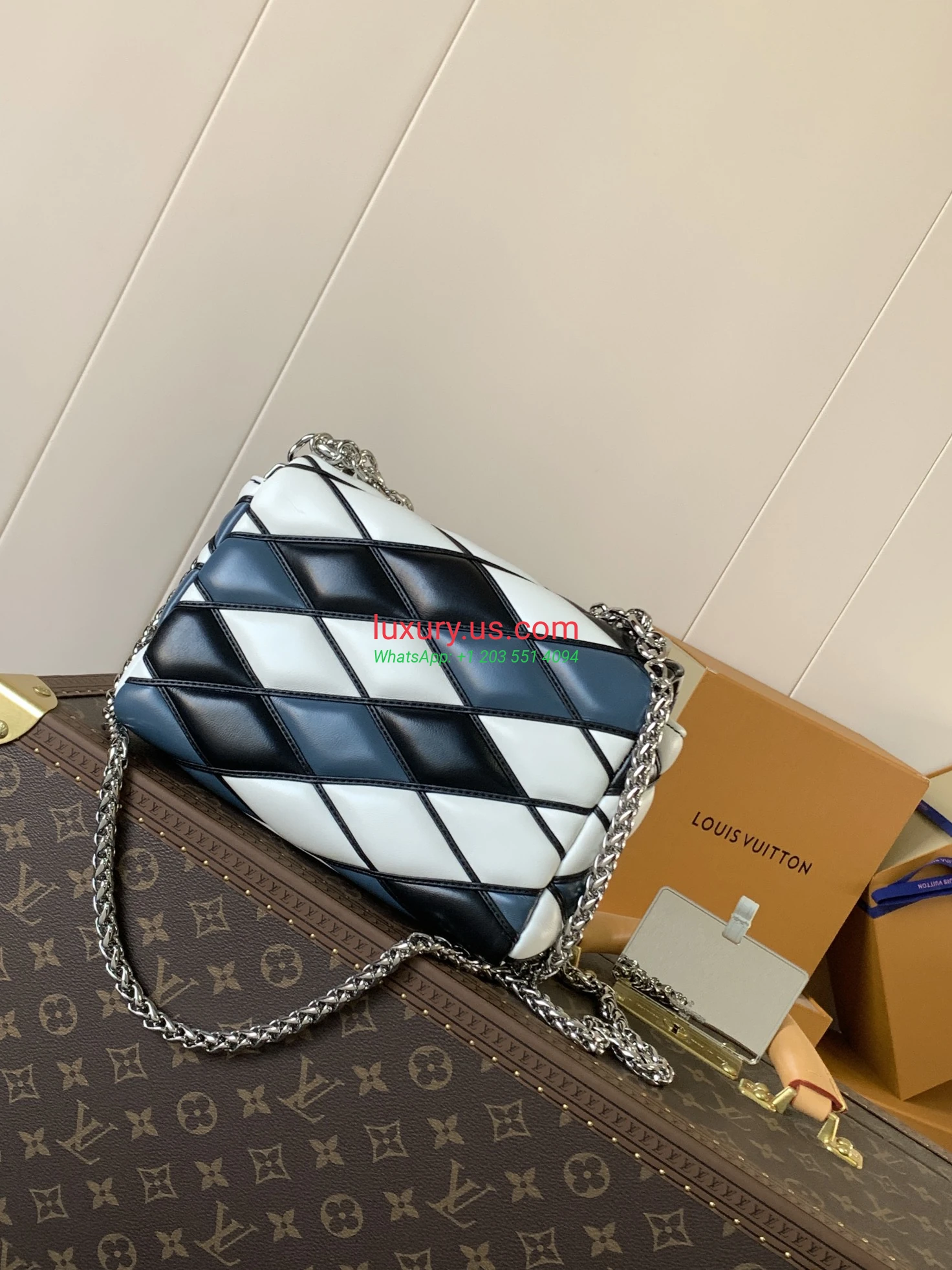 Louis Vuitton Twist M22891 Blue 23x16x10 cm - Replica Bag high-quality replicas, exquisite design, perfect details. Louis Vuitton Twist M22891 Blue 23x16x10 cm - Replica Bag high-quality replicas, exquisite design, perfect details.