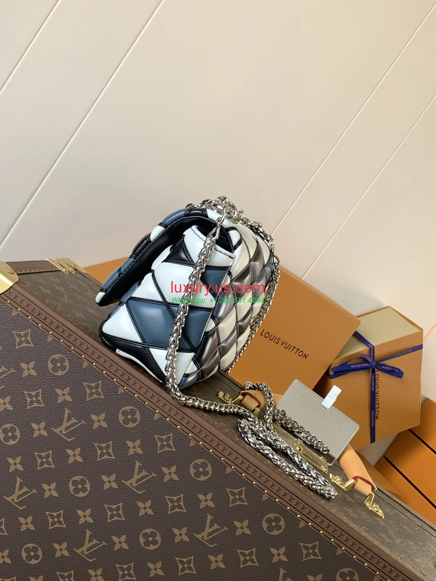 Louis Vuitton Twist M22891 Blue 23x16x10 cm - Replica Bag high-quality replicas, exquisite design, perfect details. Louis Vuitton Twist M22891 Blue 23x16x10 cm - Replica Bag high-quality replicas, exquisite design, perfect details.