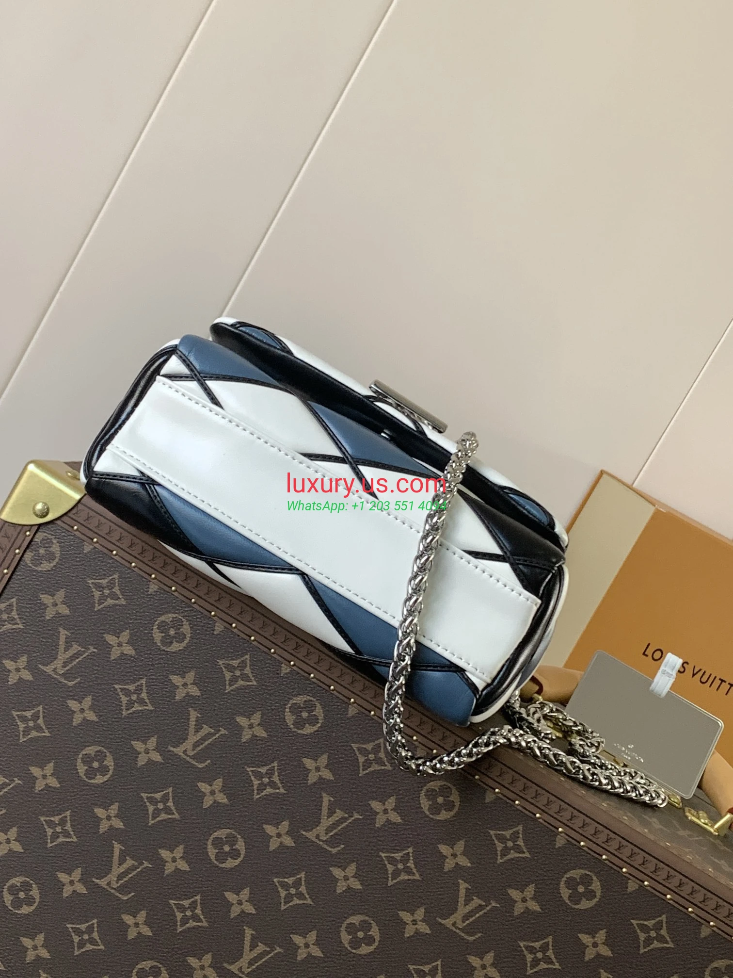 Louis Vuitton Twist M22891 Blue 23x16x10 cm - Replica Bag high-quality replicas, exquisite design, perfect details. Louis Vuitton Twist M22891 Blue 23x16x10 cm - Replica Bag high-quality replicas, exquisite design, perfect details.