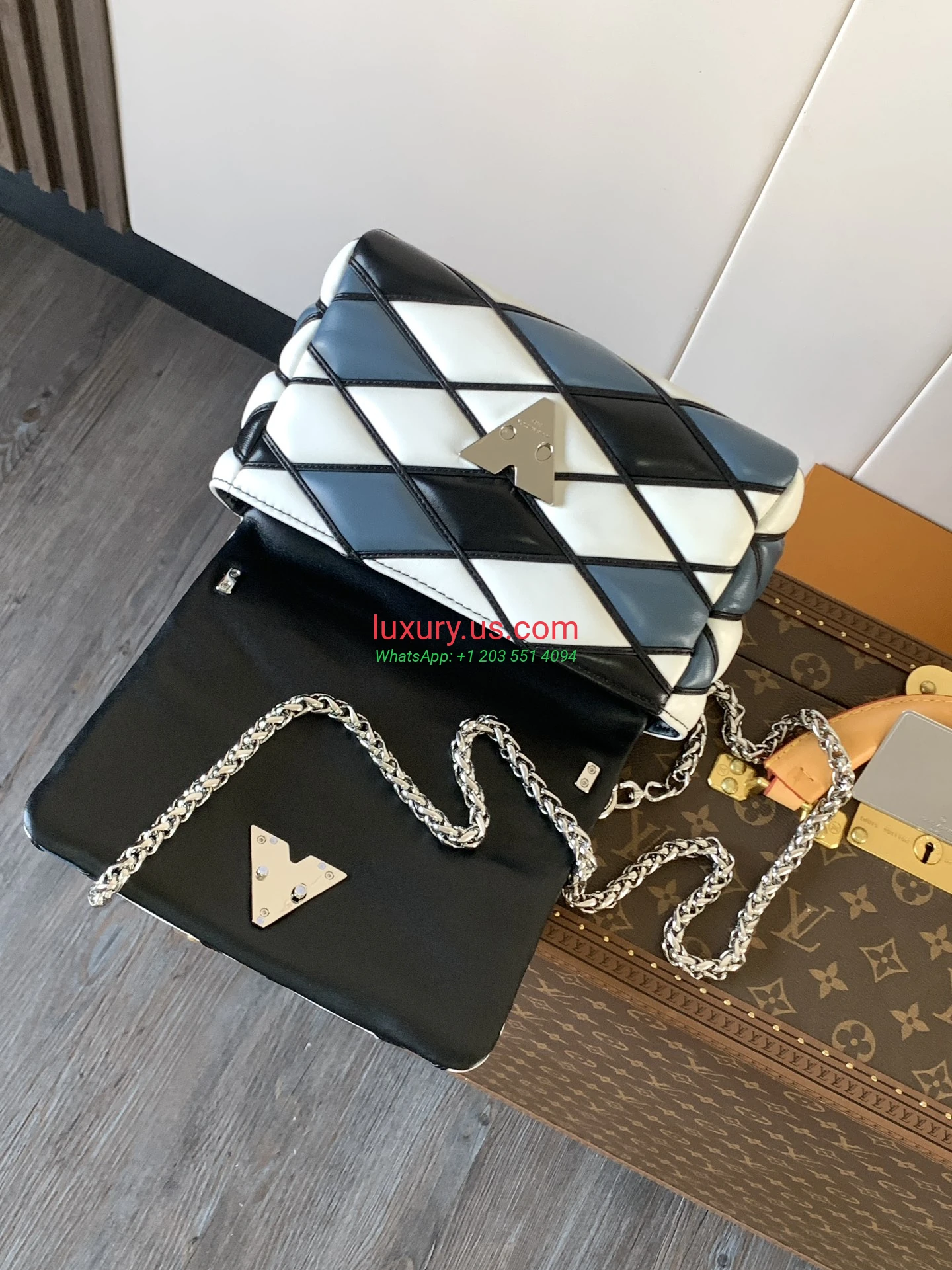 Louis Vuitton Twist M22891 Blue 23x16x10 cm - Replica Bag high-quality replicas, exquisite design, perfect details. Louis Vuitton Twist M22891 Blue 23x16x10 cm - Replica Bag high-quality replicas, exquisite design, perfect details.