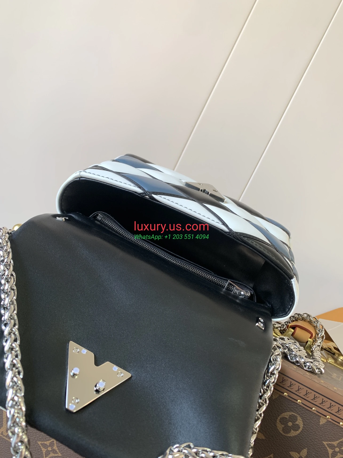 Louis Vuitton Twist M22891 Blue 23x16x10 cm - Replica Bag high-quality replicas, exquisite design, perfect details. Louis Vuitton Twist M22891 Blue 23x16x10 cm - Replica Bag high-quality replicas, exquisite design, perfect details.