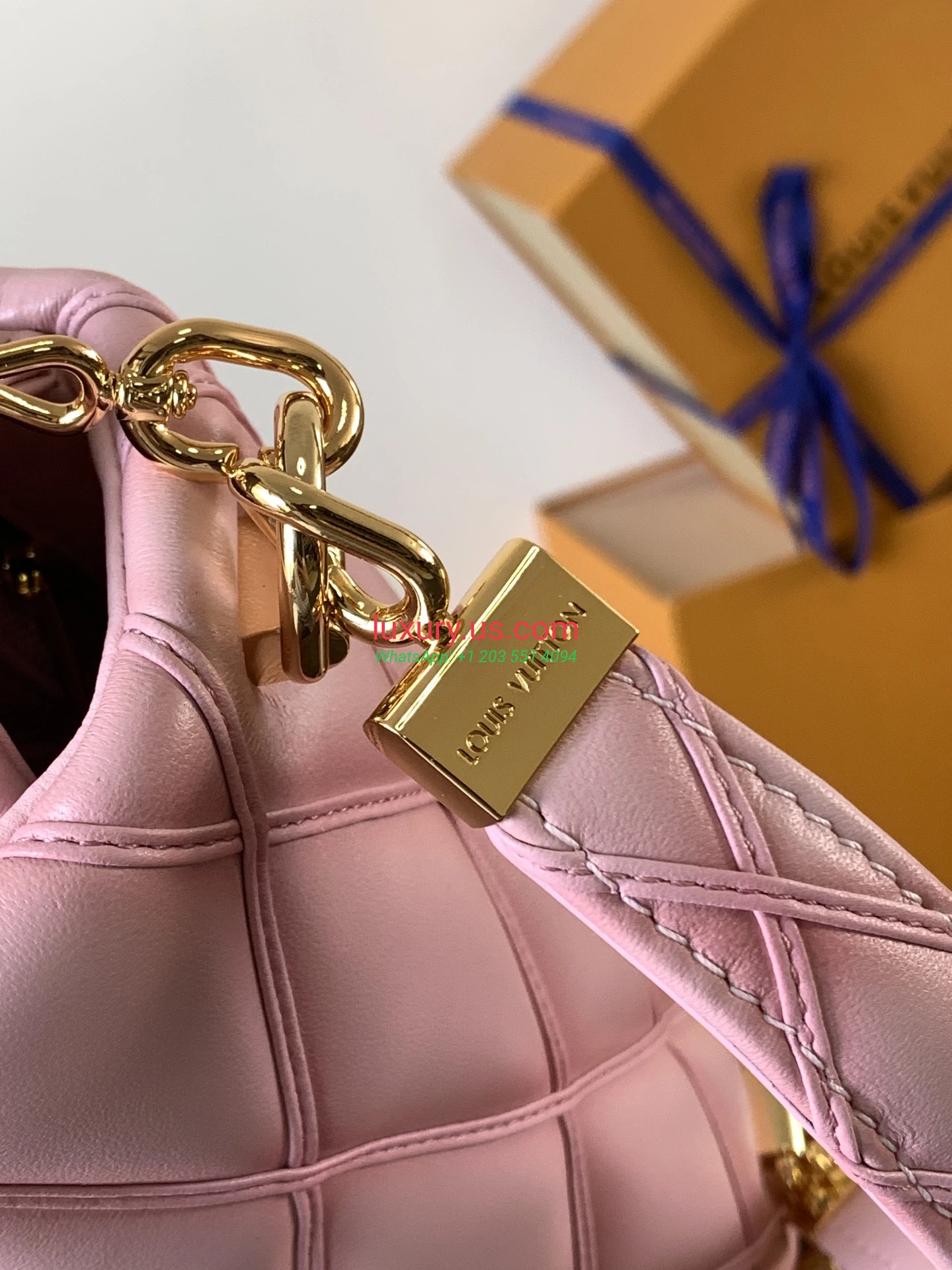 Louis Vuitton Twist M22891 DeepPink 23x16x10 cm - Replica Bag high-quality replicas, exquisite design, perfect details. Louis Vuitton Twist M22891 DeepPink 23x16x10 cm - Replica Bag high-quality replicas, exquisite design, perfect details.